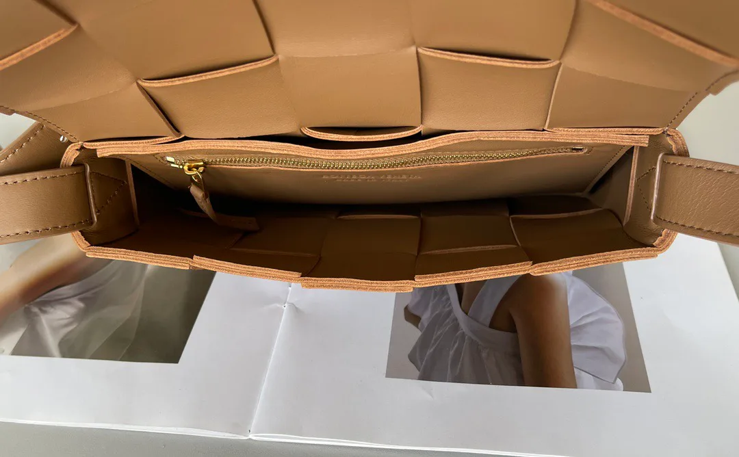 Сумки На Ремне Женские Bottega Veneta 17126372