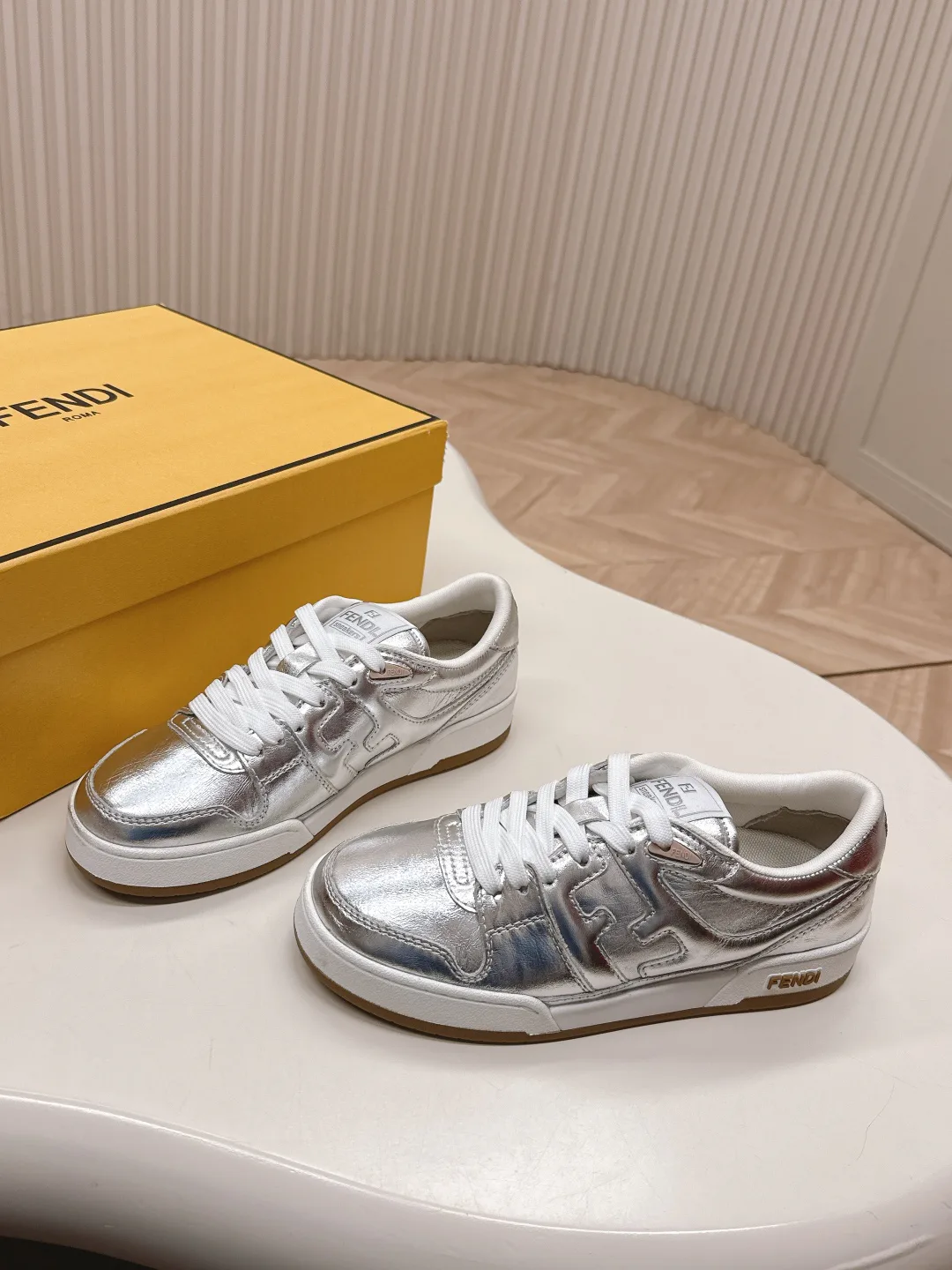 Кроссовки Женские Fendi 25394