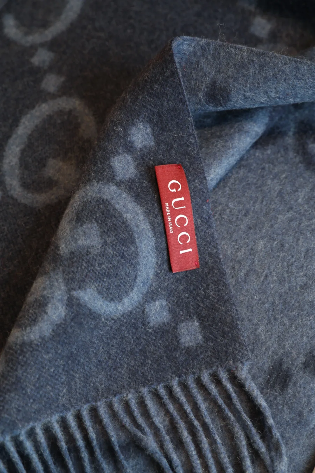 Шарфы Gucci 18265972