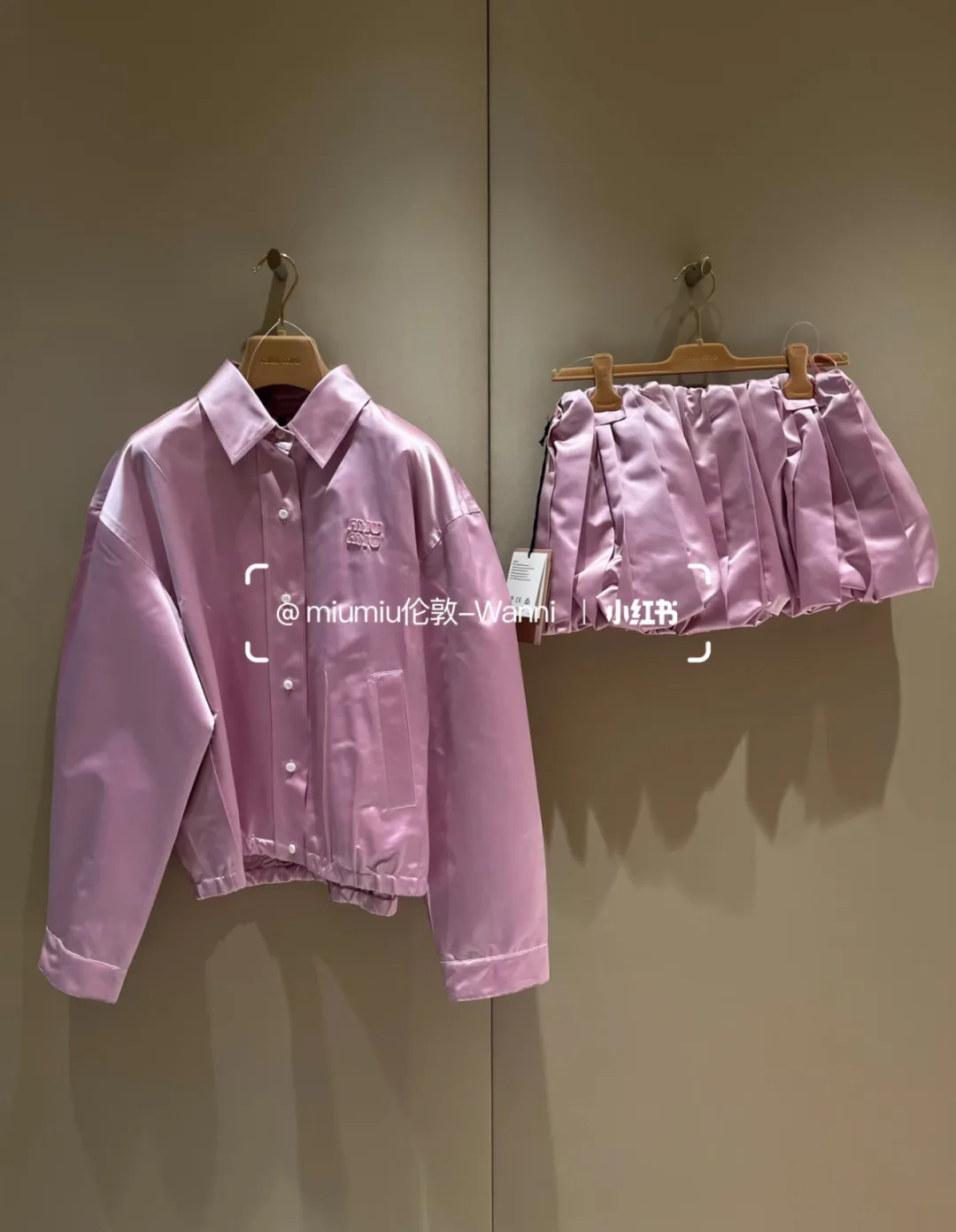 Куртки И Пуховики Женские Miu Miu 17733579