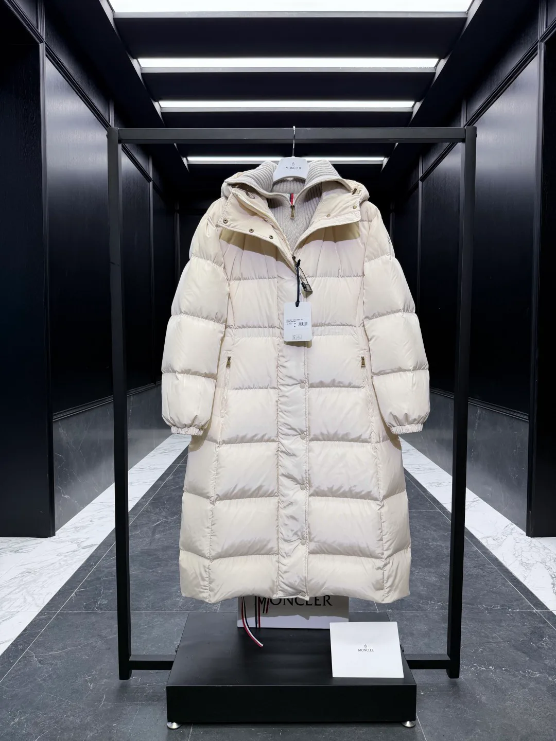 Куртки И Пуховики Женские Moncler 18528306