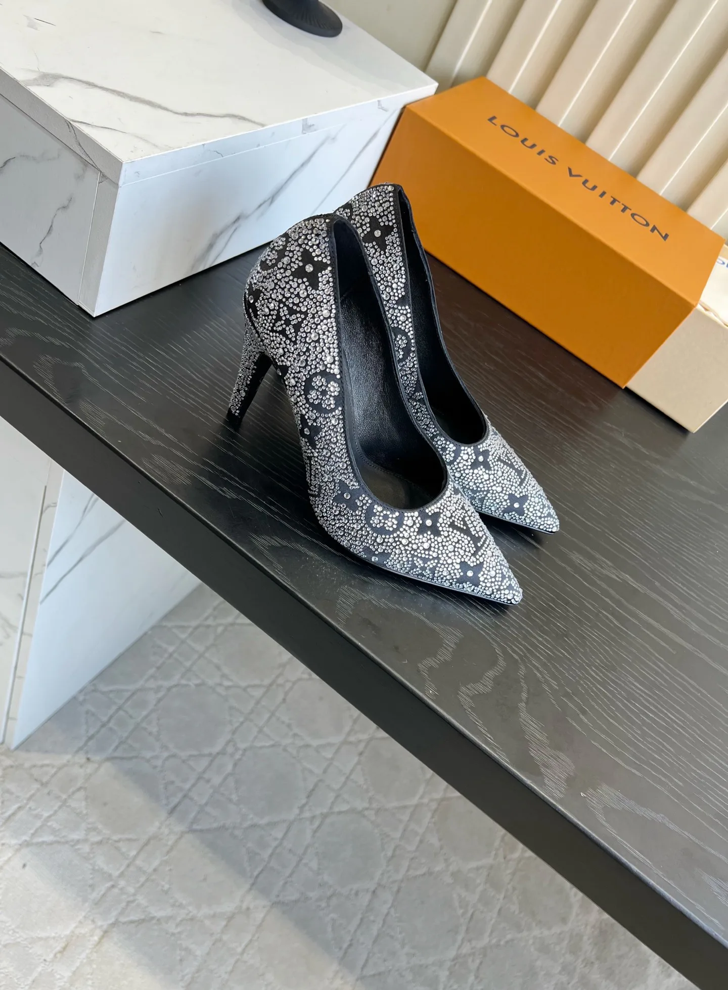 Туфли Женские Louis Vuitton 18152244