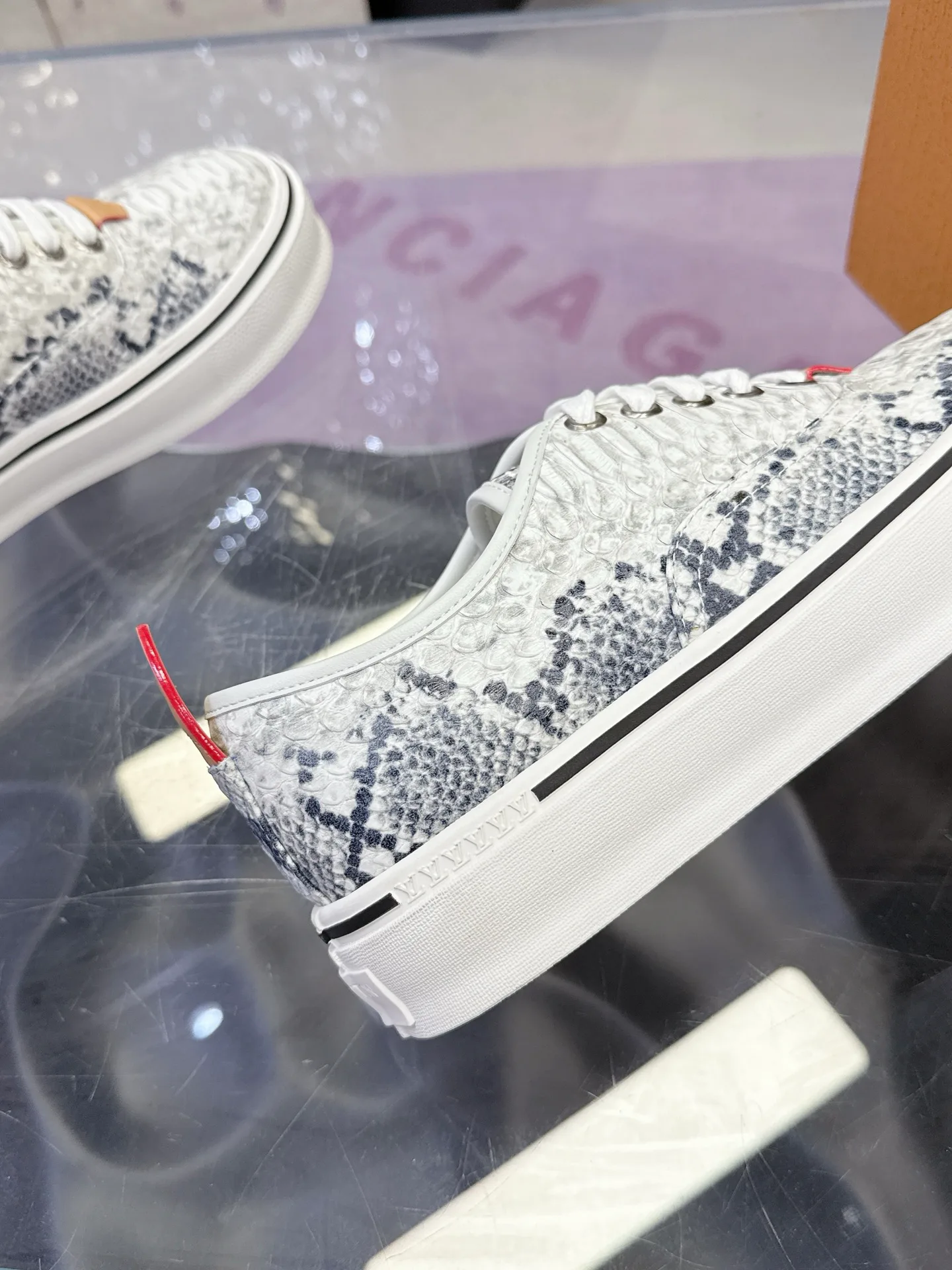 Кроссовки Мужские Louis Vuitton 17930911