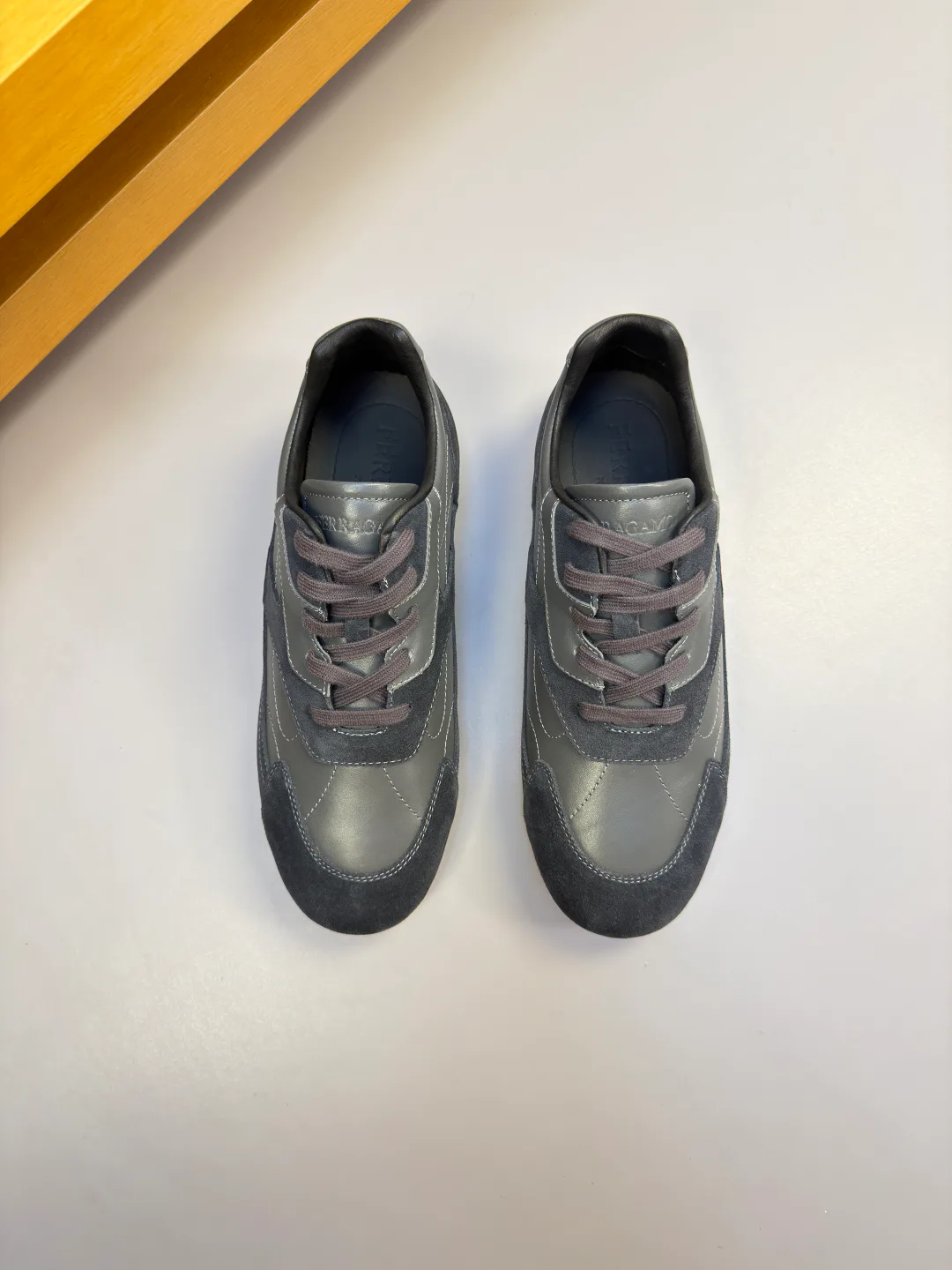 Кроссовки Мужские Salvatore Ferragamo 19626239