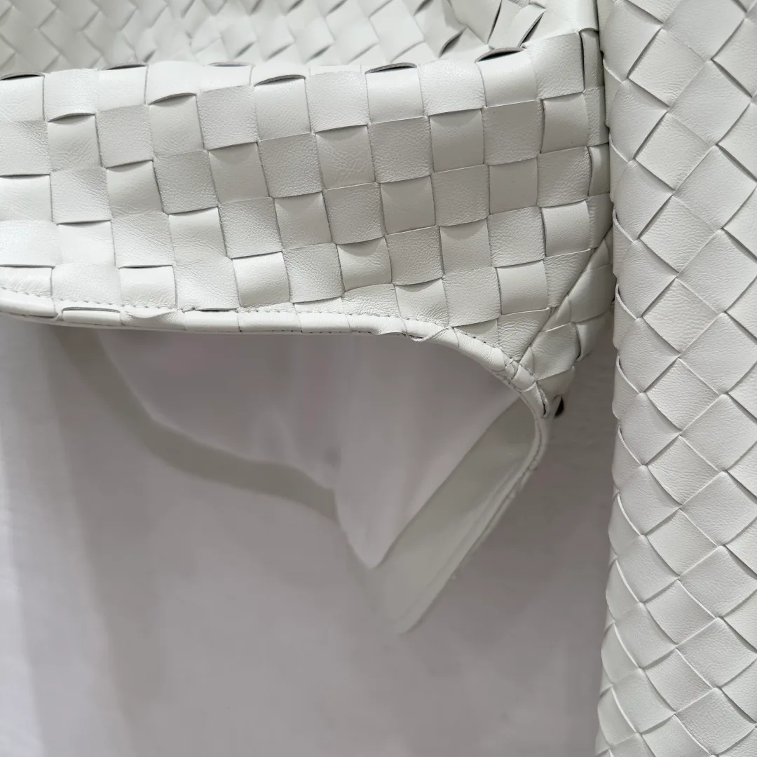 Кожаные Куртки И Дублёнки Женские Bottega Veneta 11232087