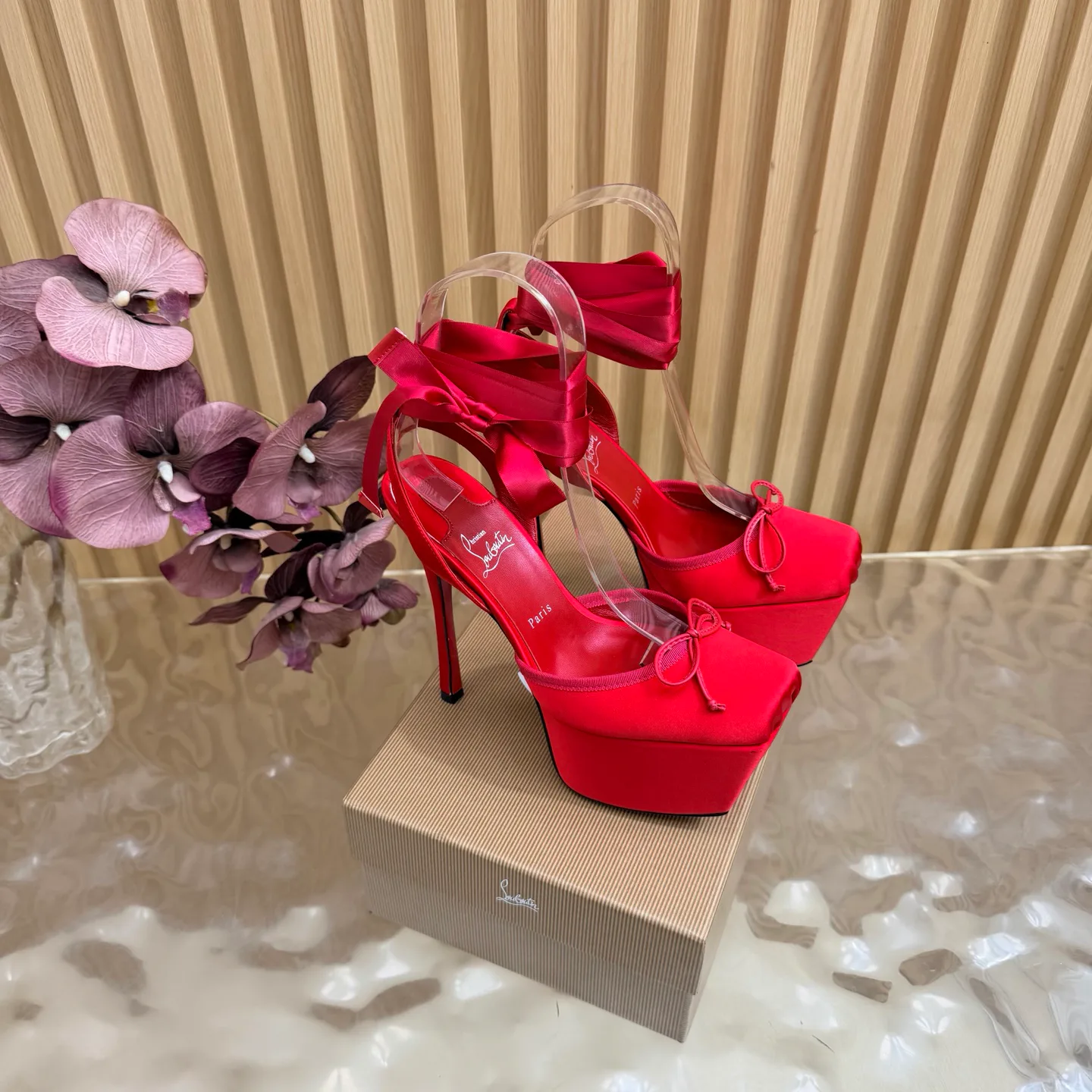 Босоножки Женские Christian Louboutin 18796756