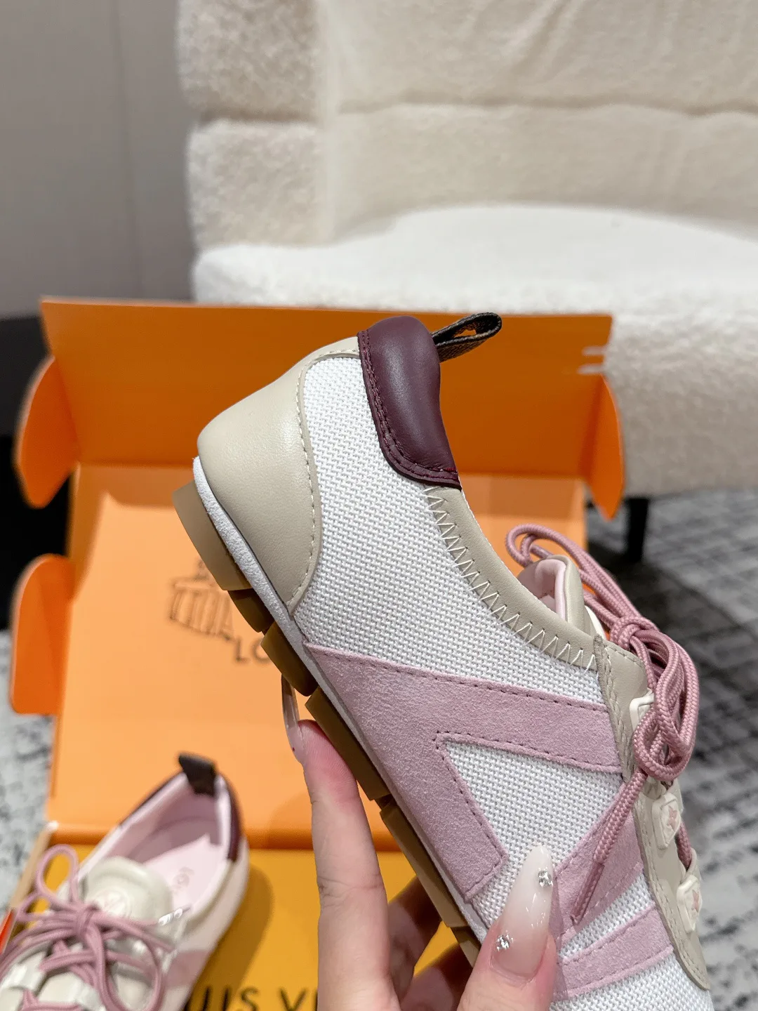 Кроссовки Женские Louis Vuitton 18409709