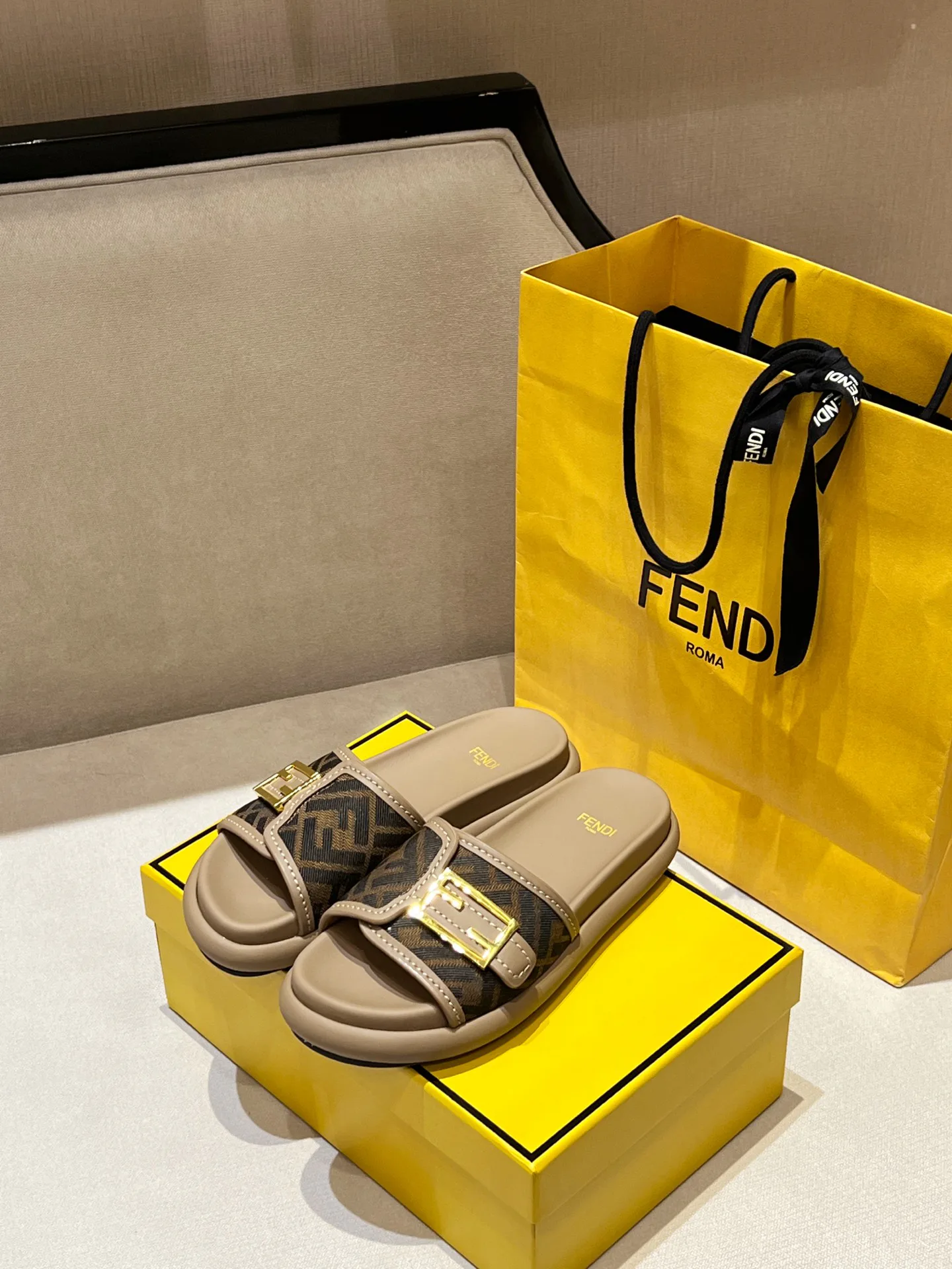 Шлепанцы Женские Fendi 11156798