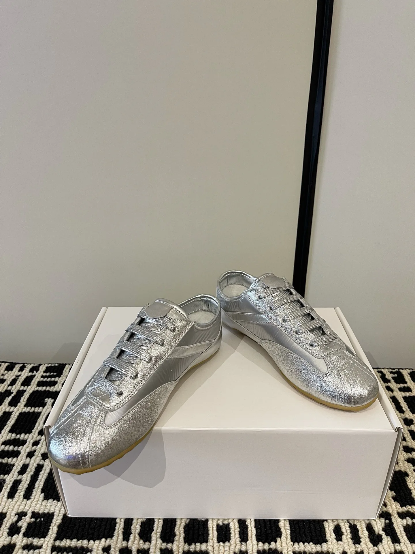 Кроссовки Женские Alexander Mcqueen 18386233