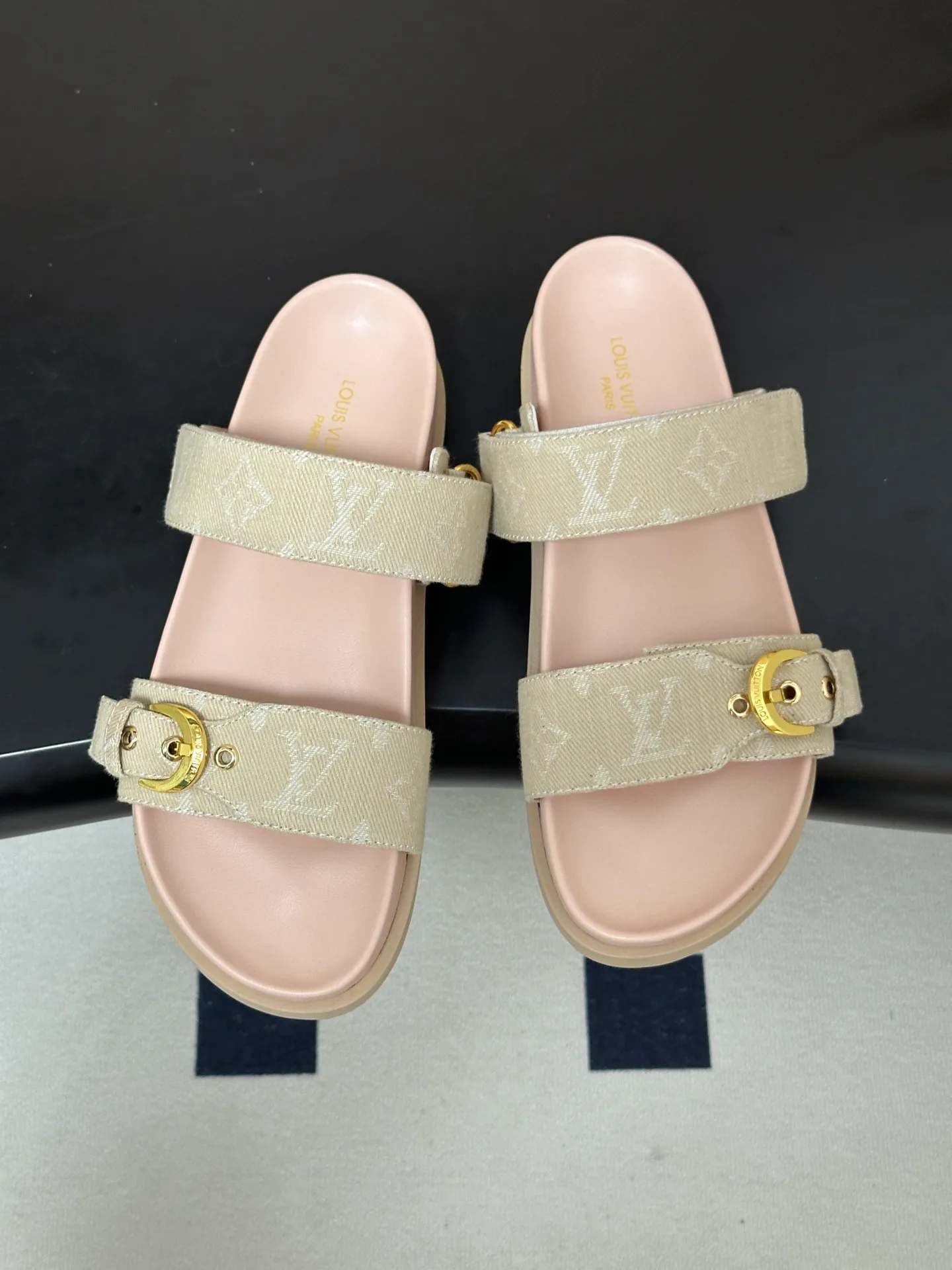 Шлепанцы Женские Louis Vuitton 18049598