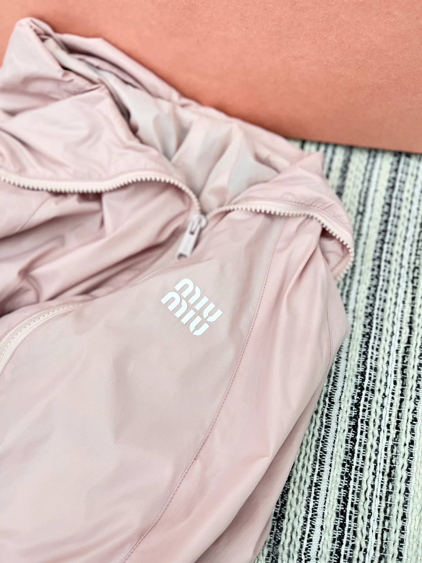 Куртки И Пуховики Женские Miu Miu 21463