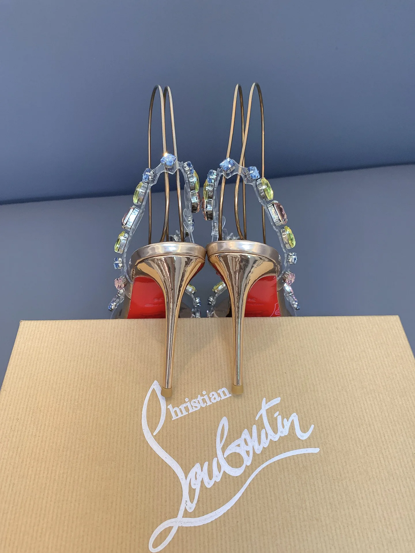 Босоножки Женские Christian Louboutin 17656589