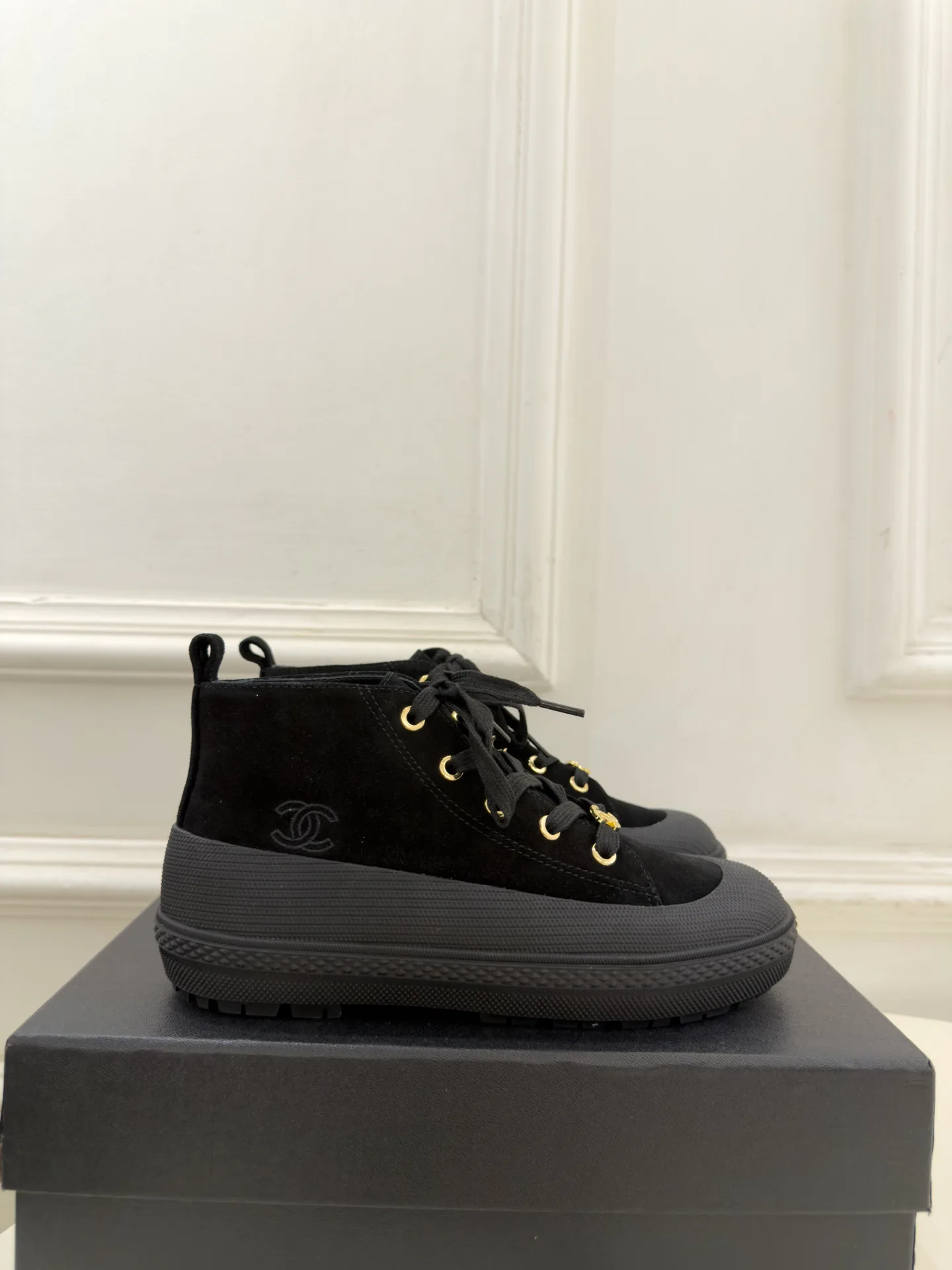 Кроссовки Женские Chanel 18346897