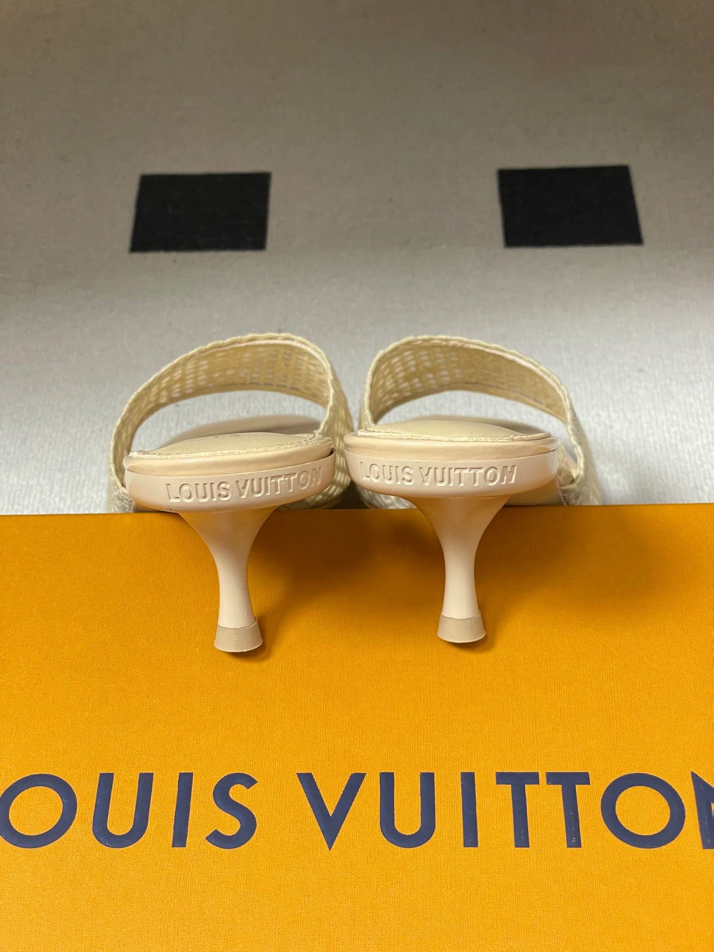 Босоножки Женские Louis Vuitton 13343908
