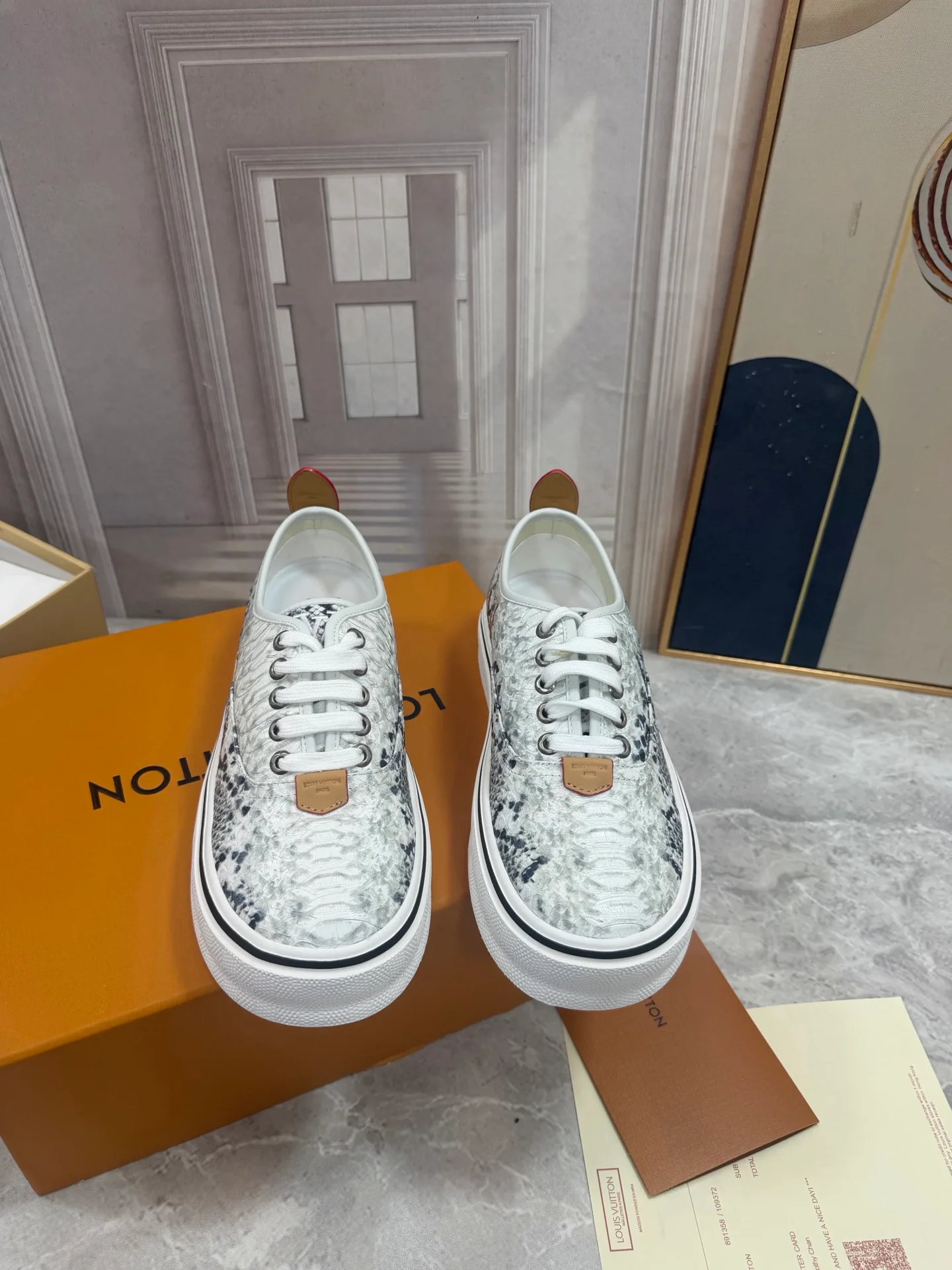 Кроссовки Мужские Louis Vuitton 18190052