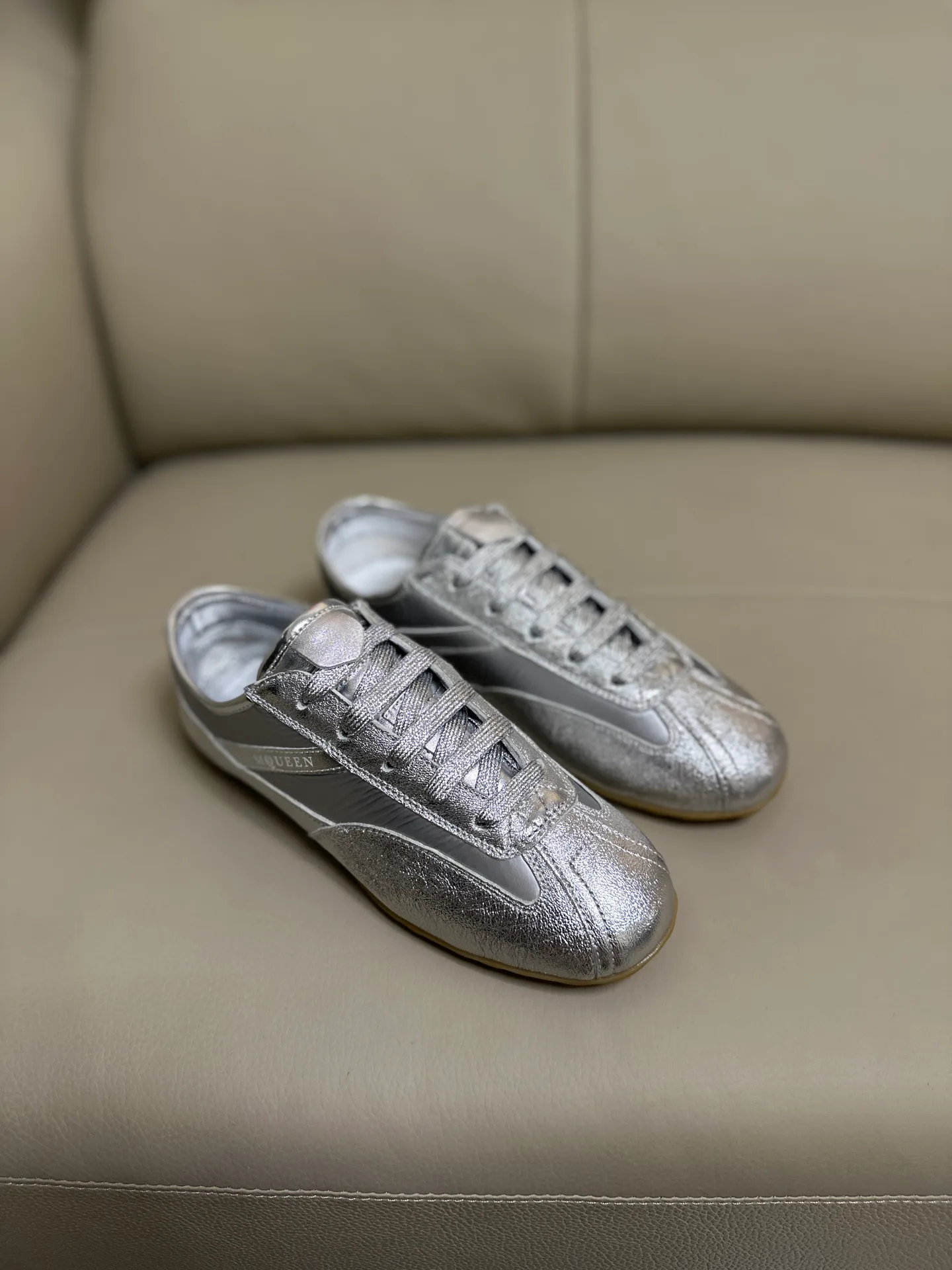 Кроссовки Женские Alexander Mcqueen 18616726