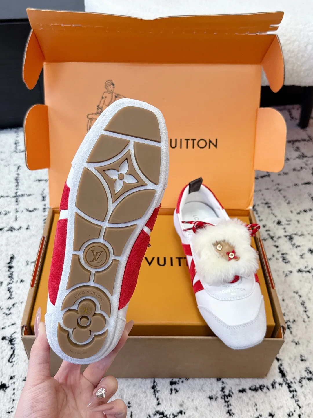 Кроссовки Женские Louis Vuitton 18409659
