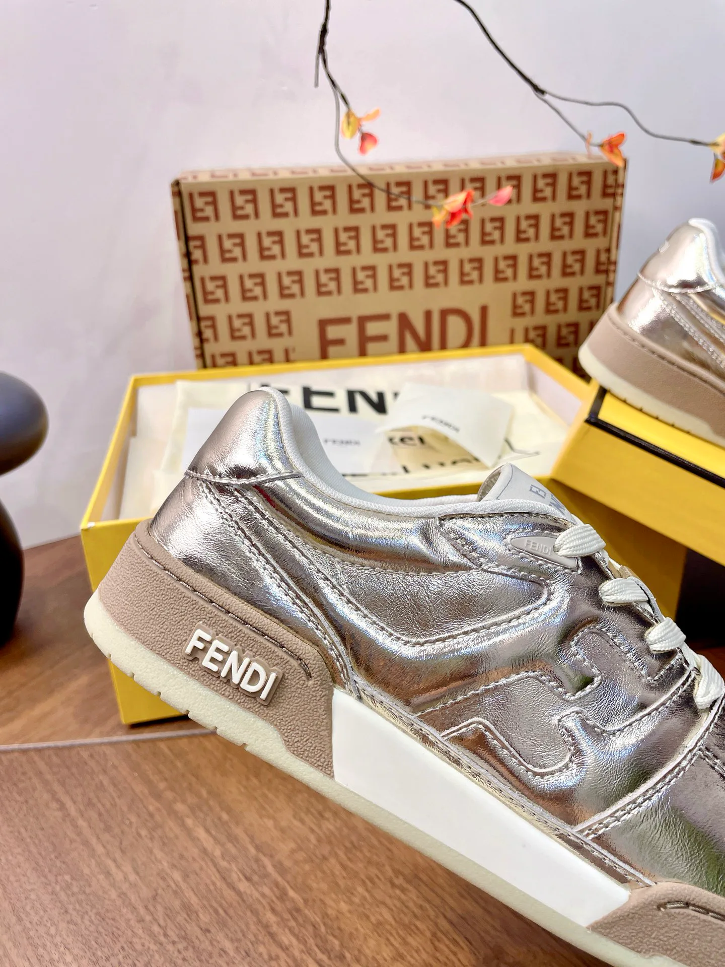 Кроссовки Женские Fendi 17957327