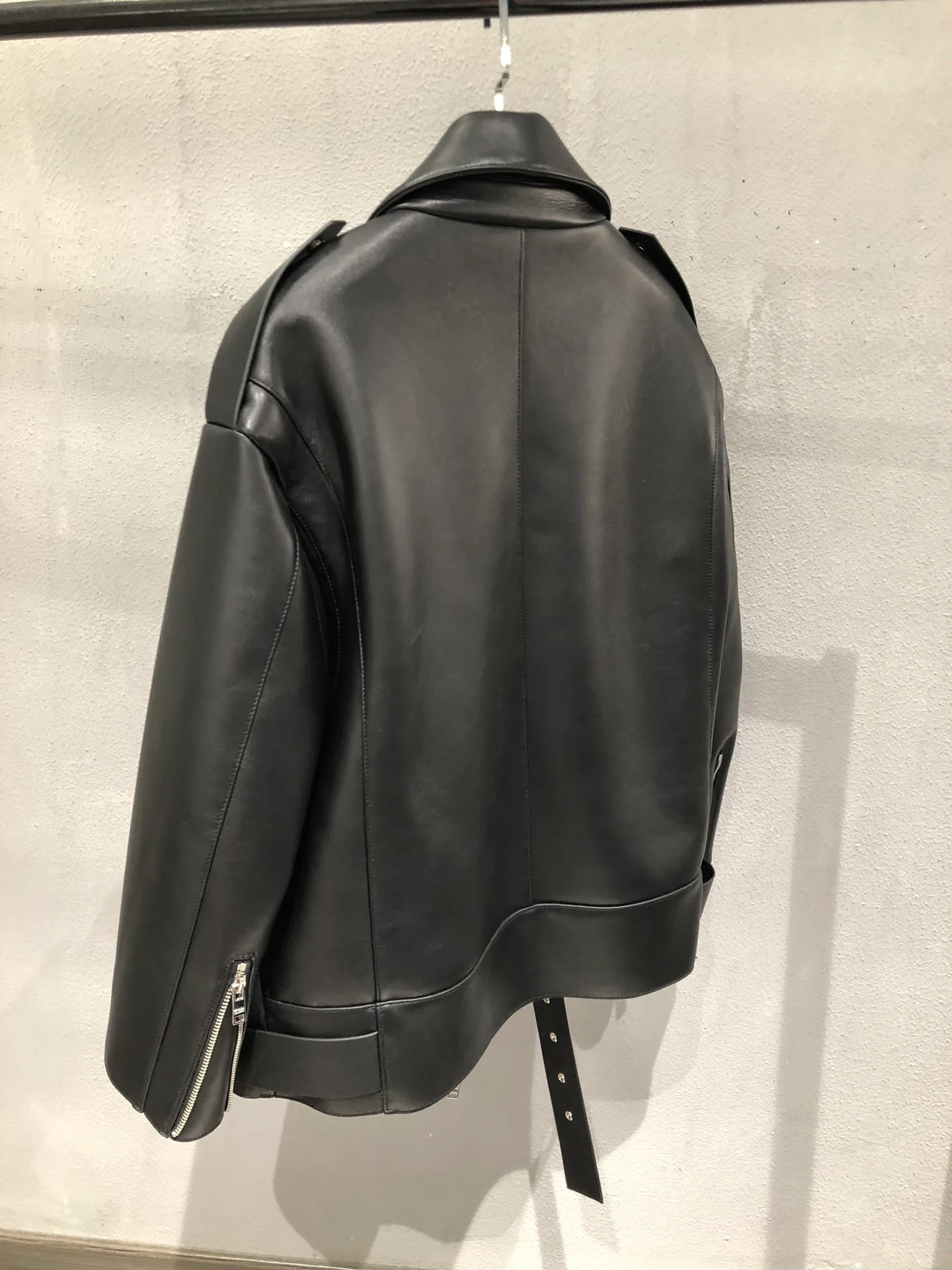 Кожаные Куртки И Дублёнки Женские Prada 18090499