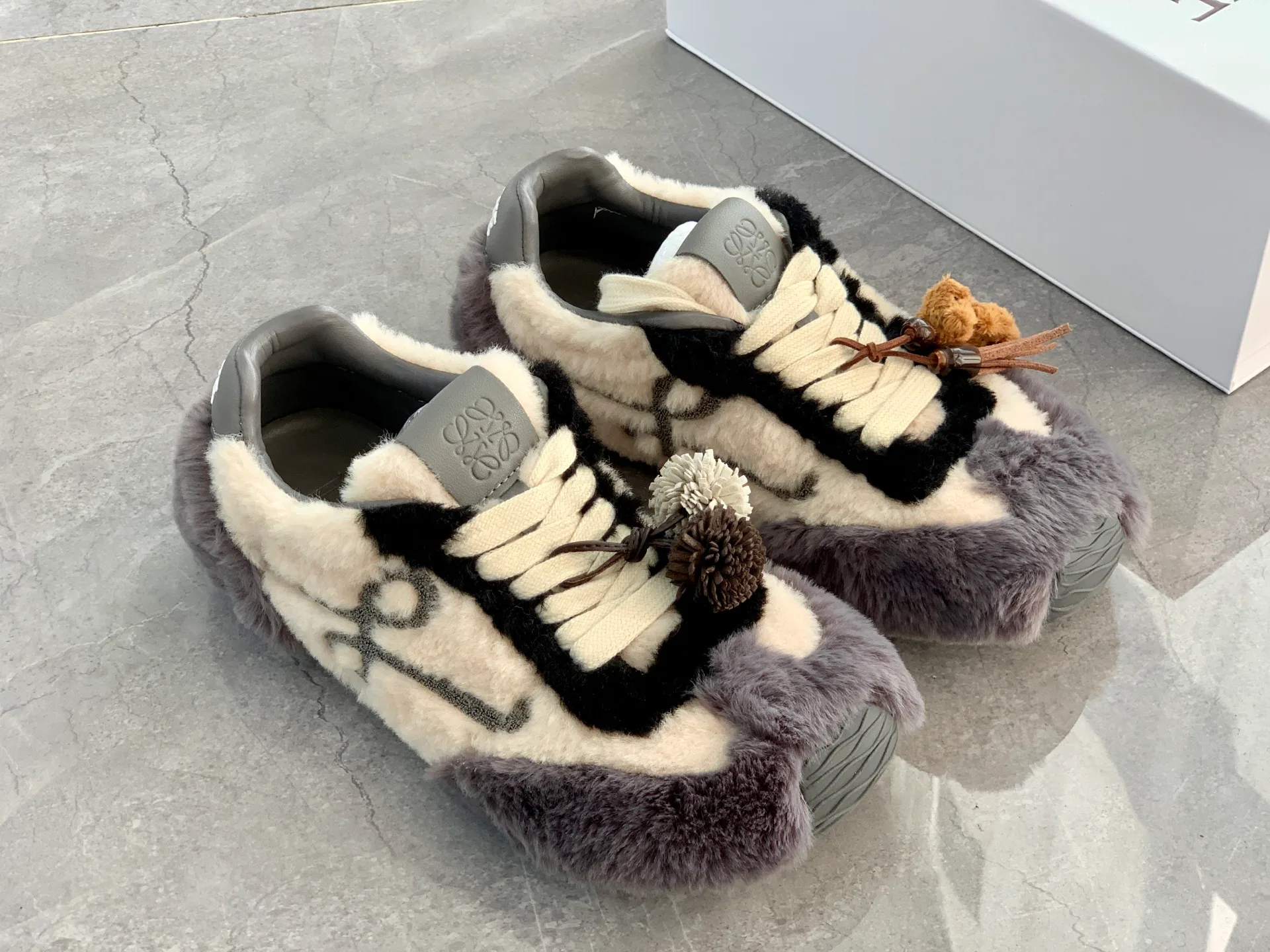 Кроссовки Женские Loewe 554124