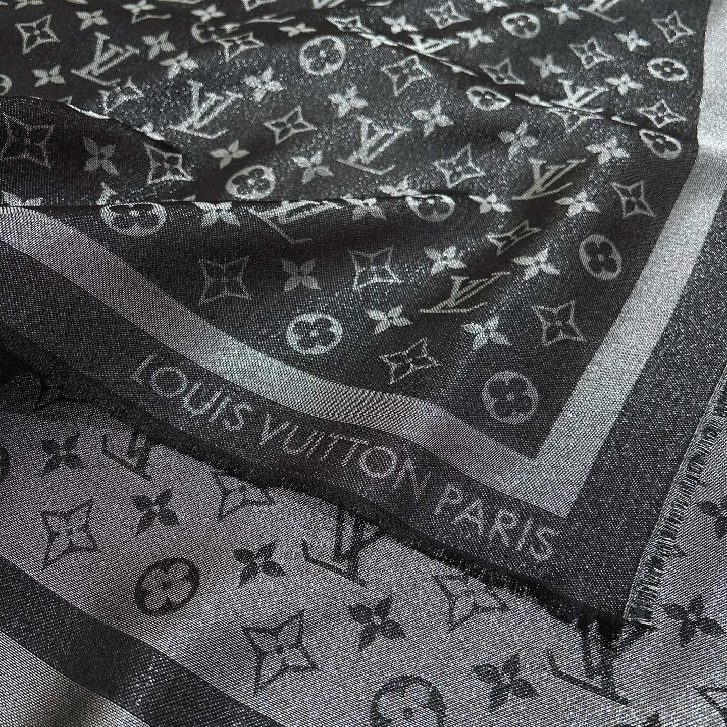 Шарфы Louis Vuitton 18267547