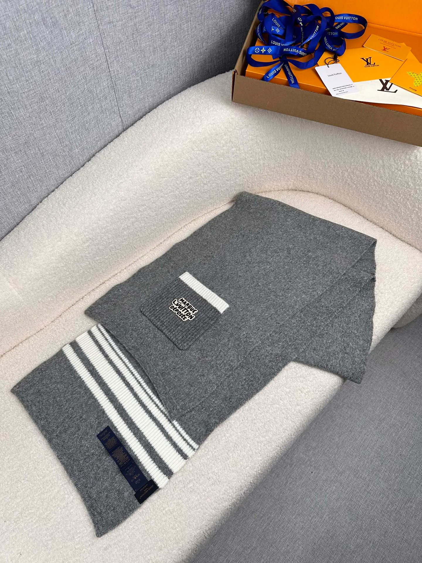 Шарфы Louis Vuitton 18627334