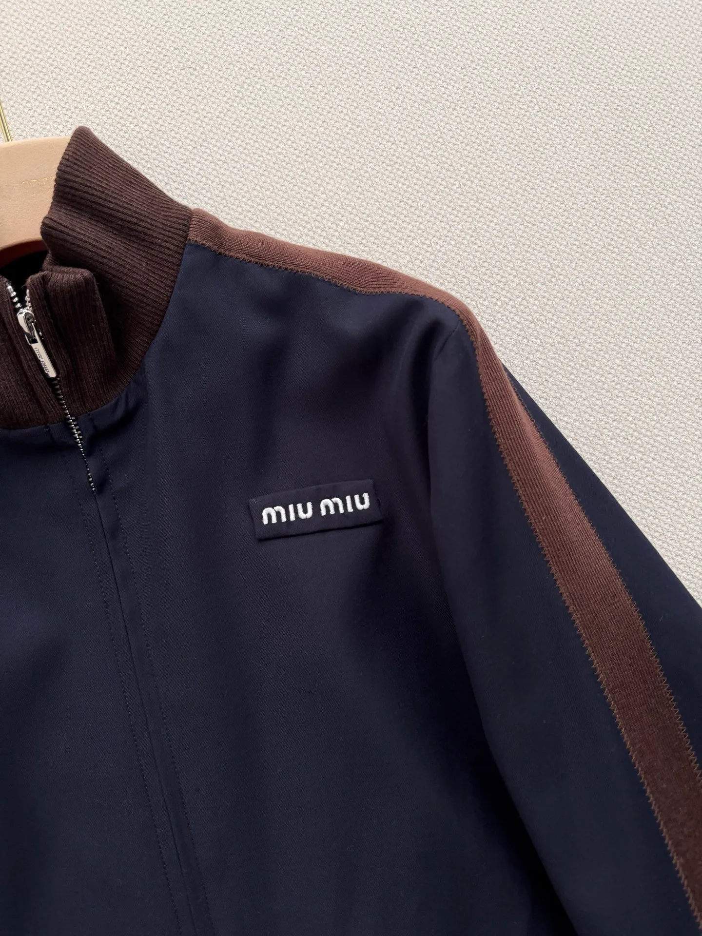 Куртки И Пуховики Женские Miu Miu 18325826