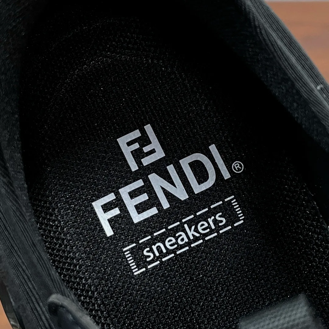 Кроссовки Женские Fendi 17542535