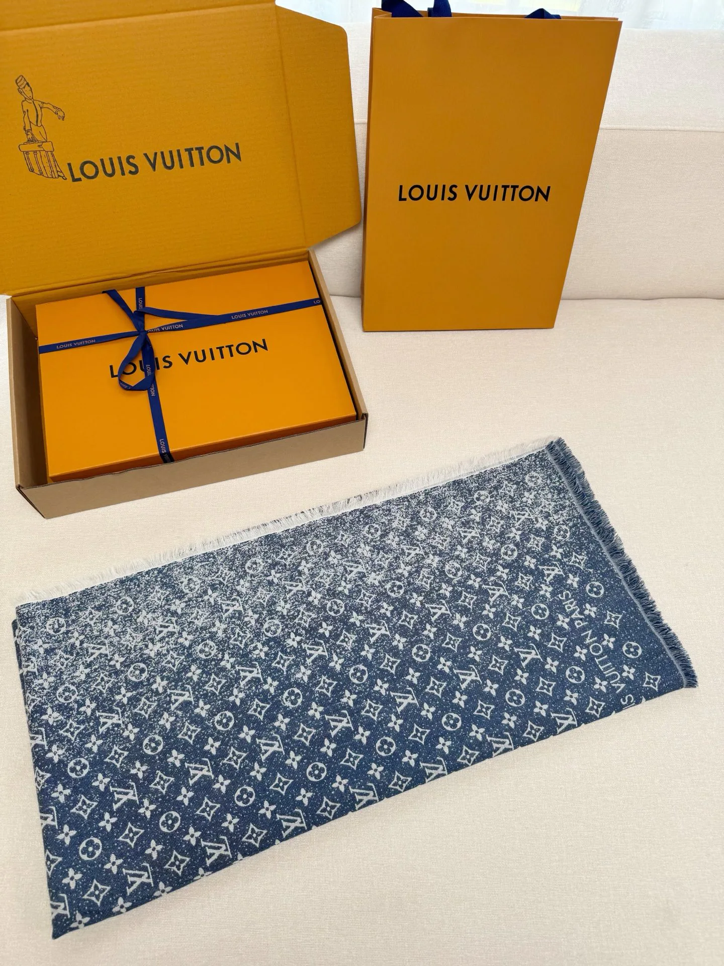 Шарфы Louis Vuitton 437759