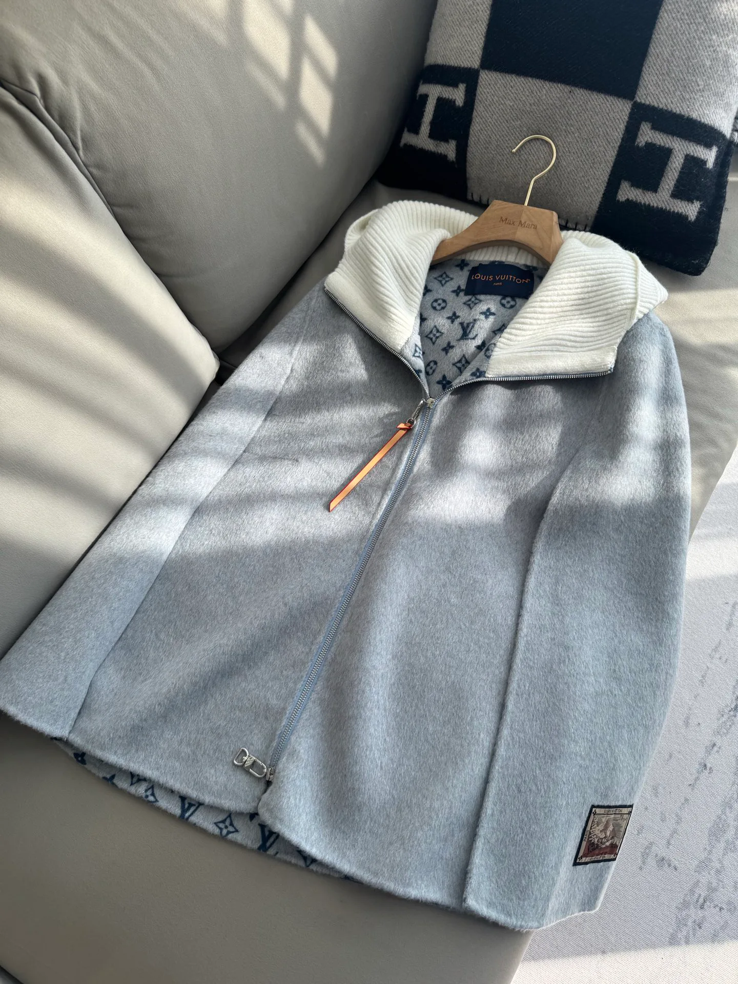Пальто Женские Louis Vuitton 18739634