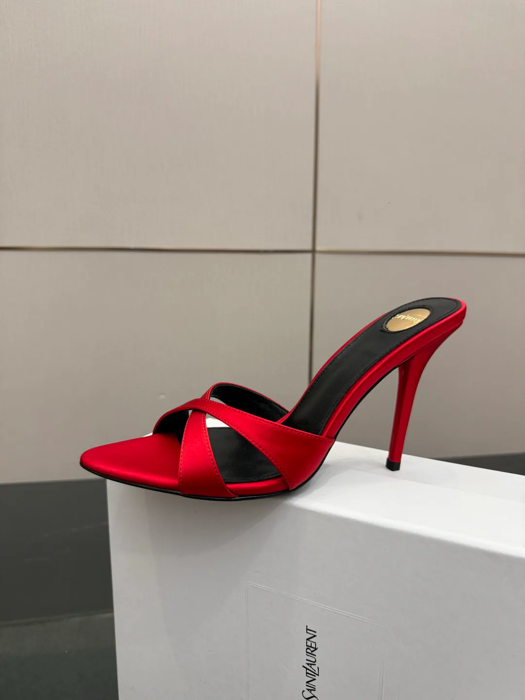 Босоножки Женские Saint Laurent 11409894