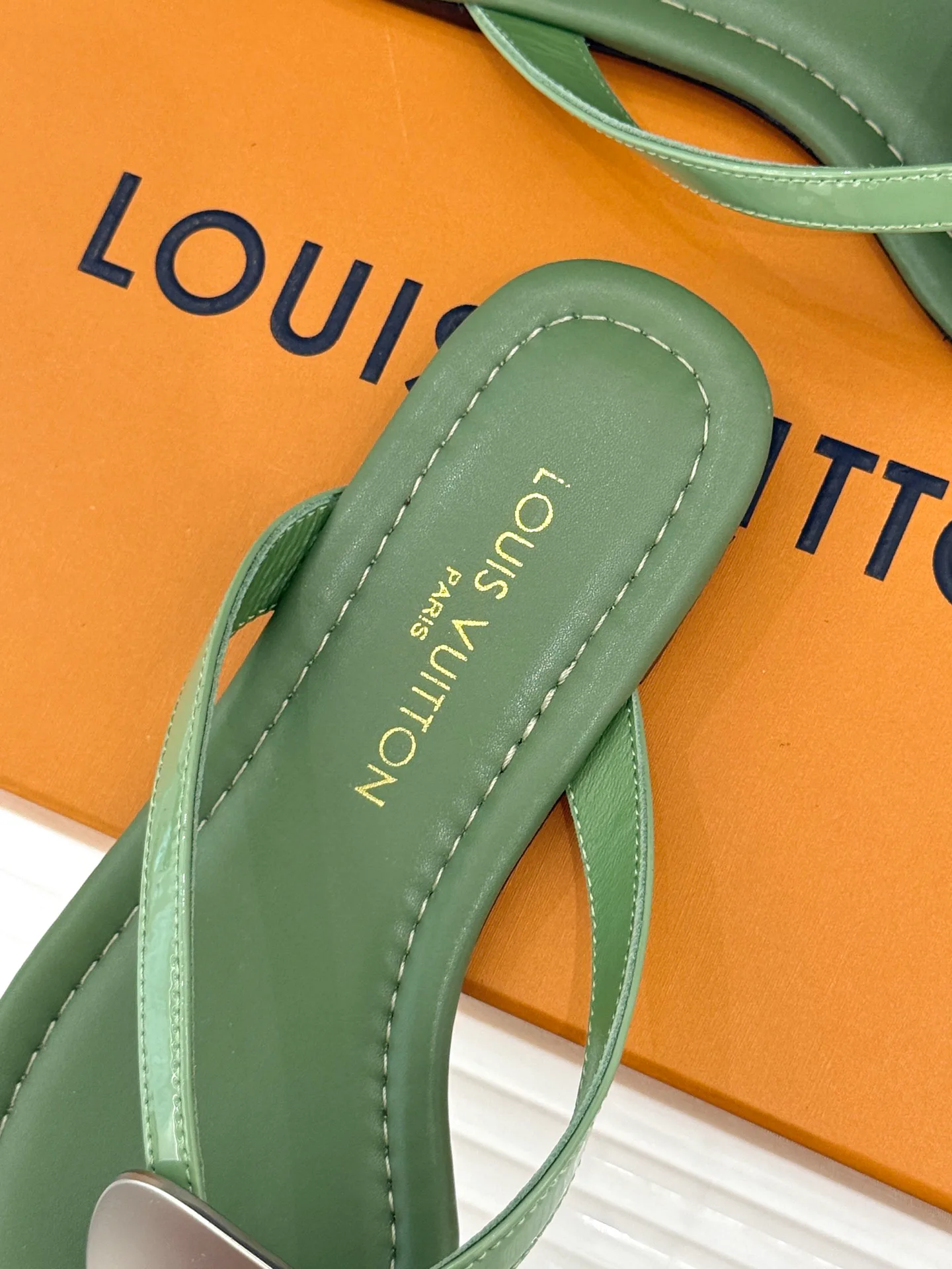 Шлепанцы Женские Louis Vuitton 17596994