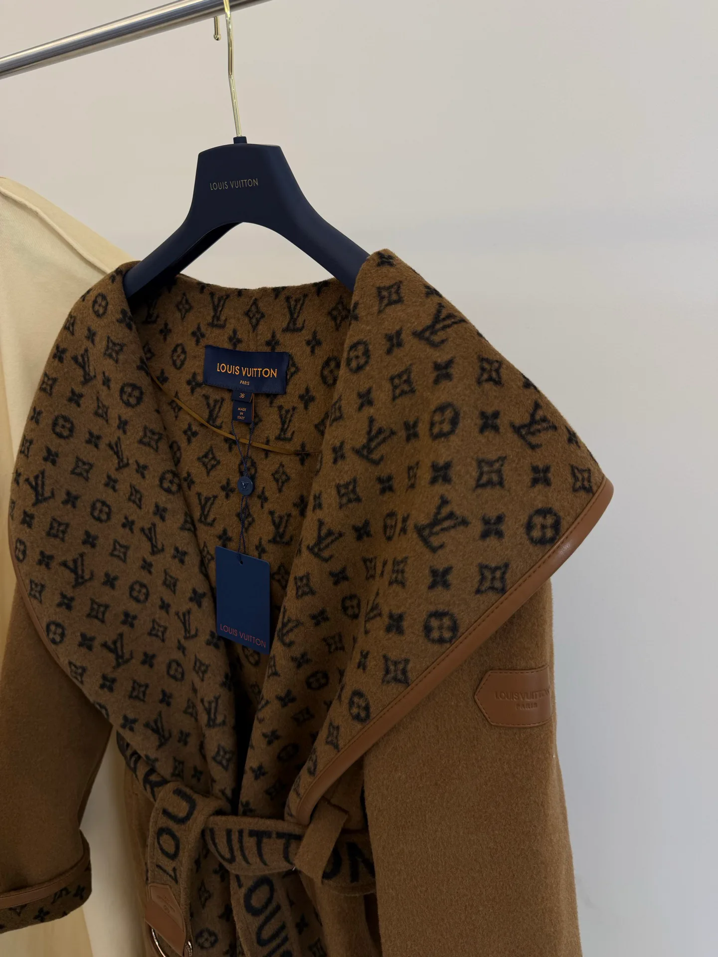 Пальто Женские Louis Vuitton 18601494