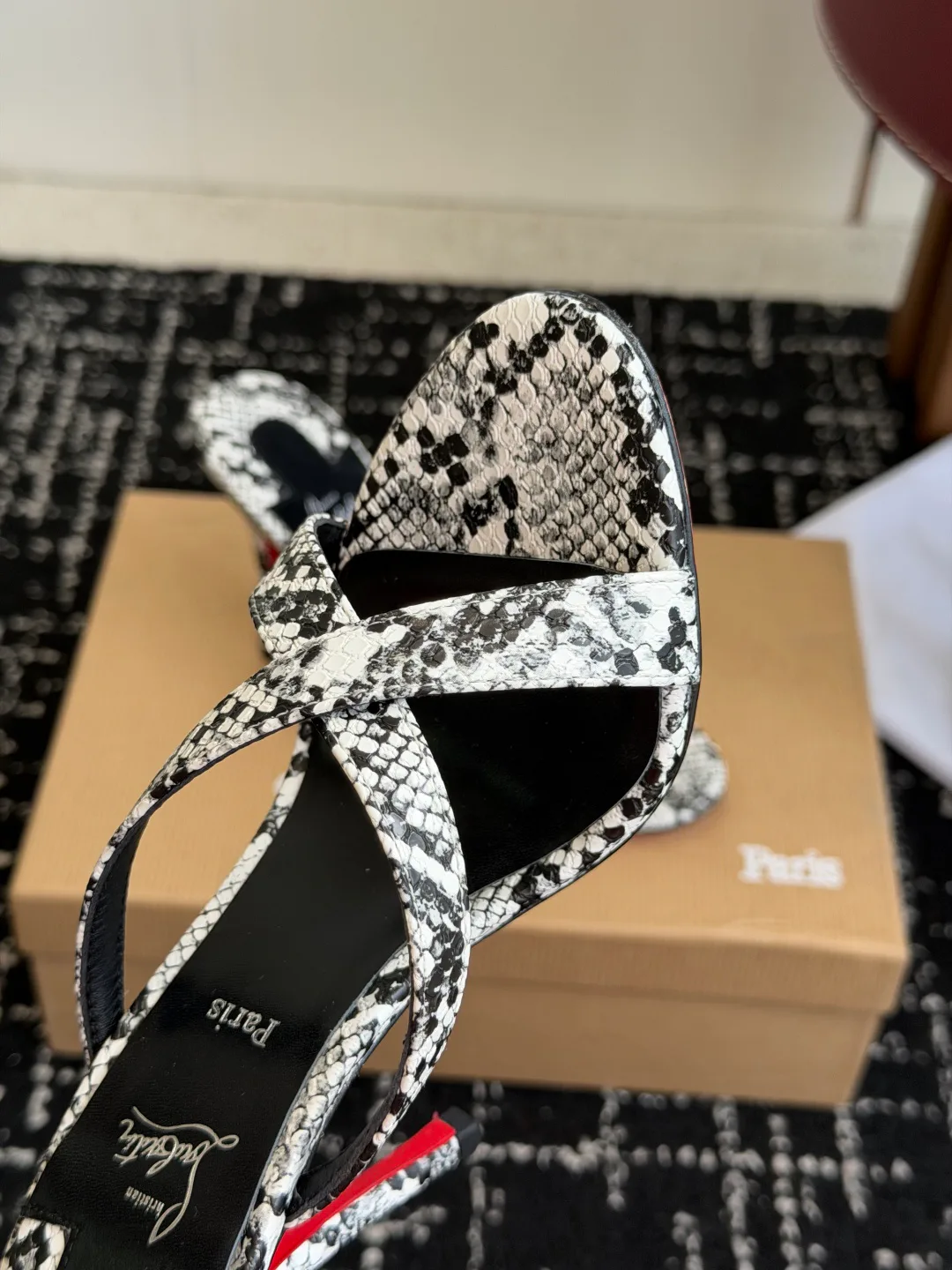 Туфли Женские Christian Louboutin 17936550