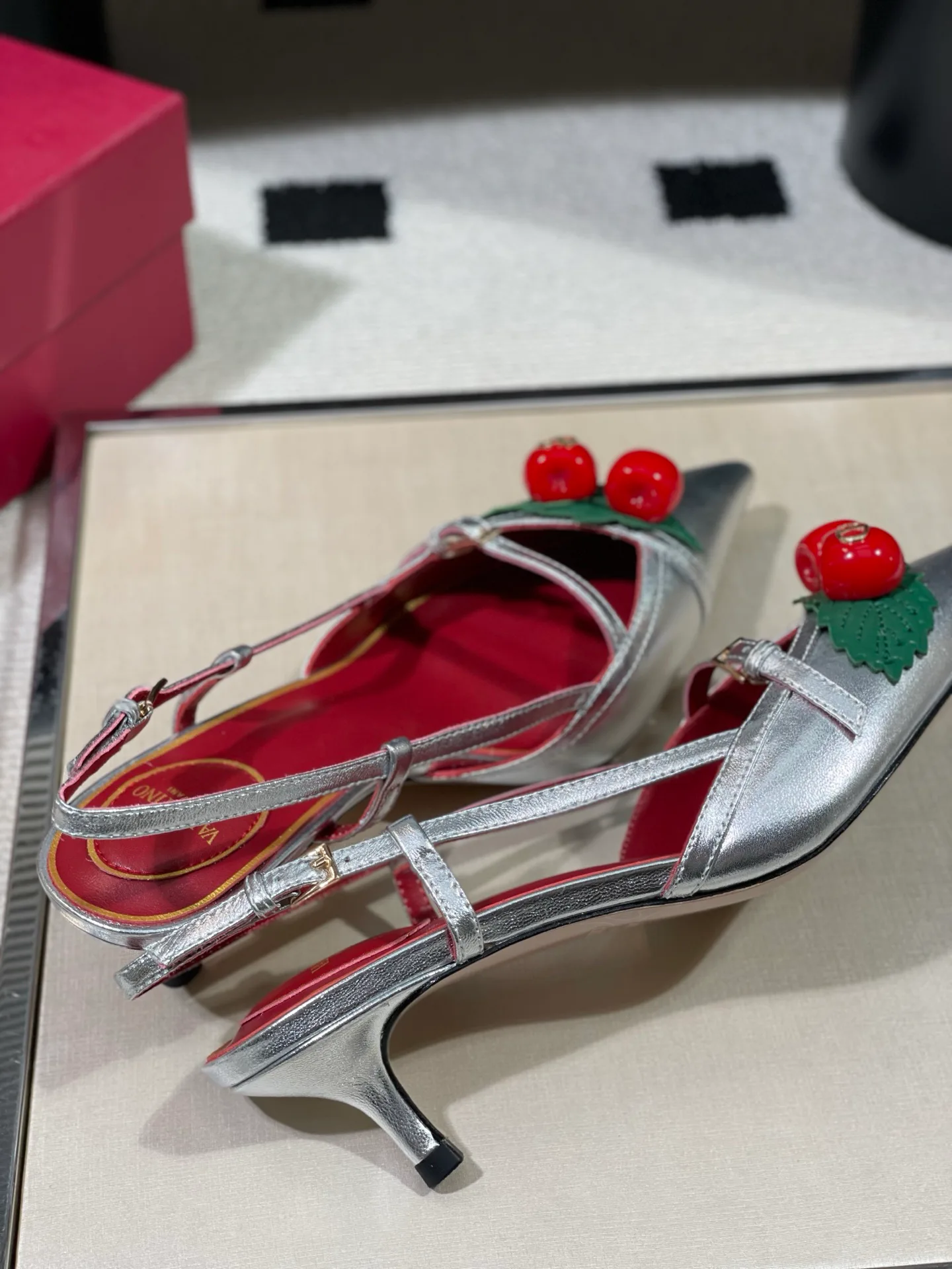 Босоножки Женские Valentino 13189658