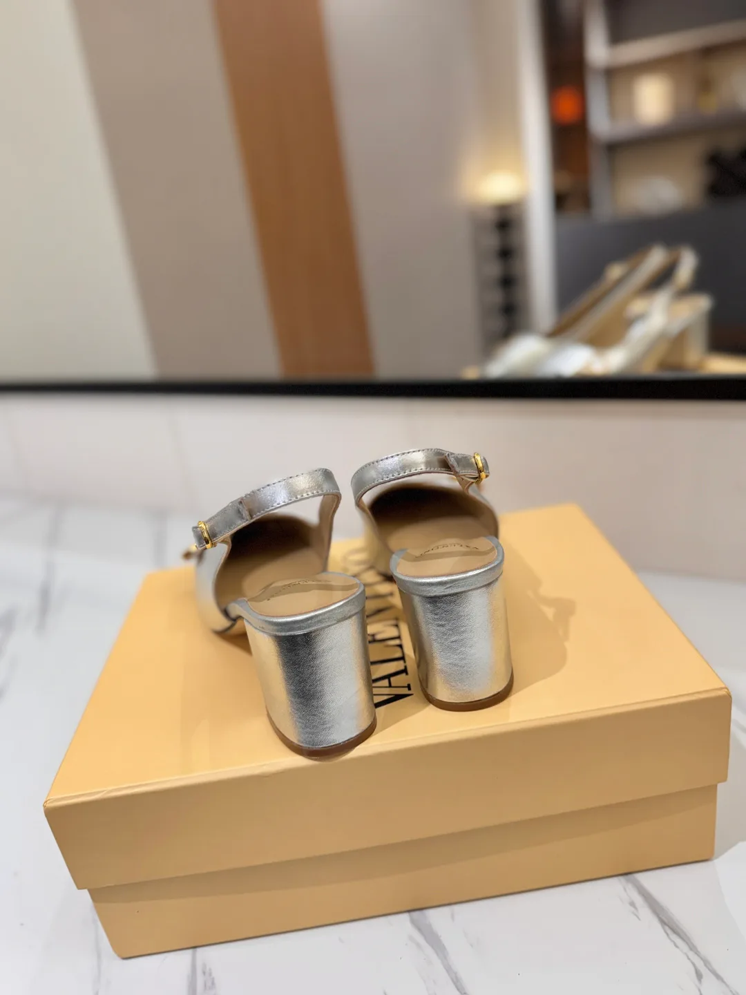 Босоножки Женские Valentino 18134901