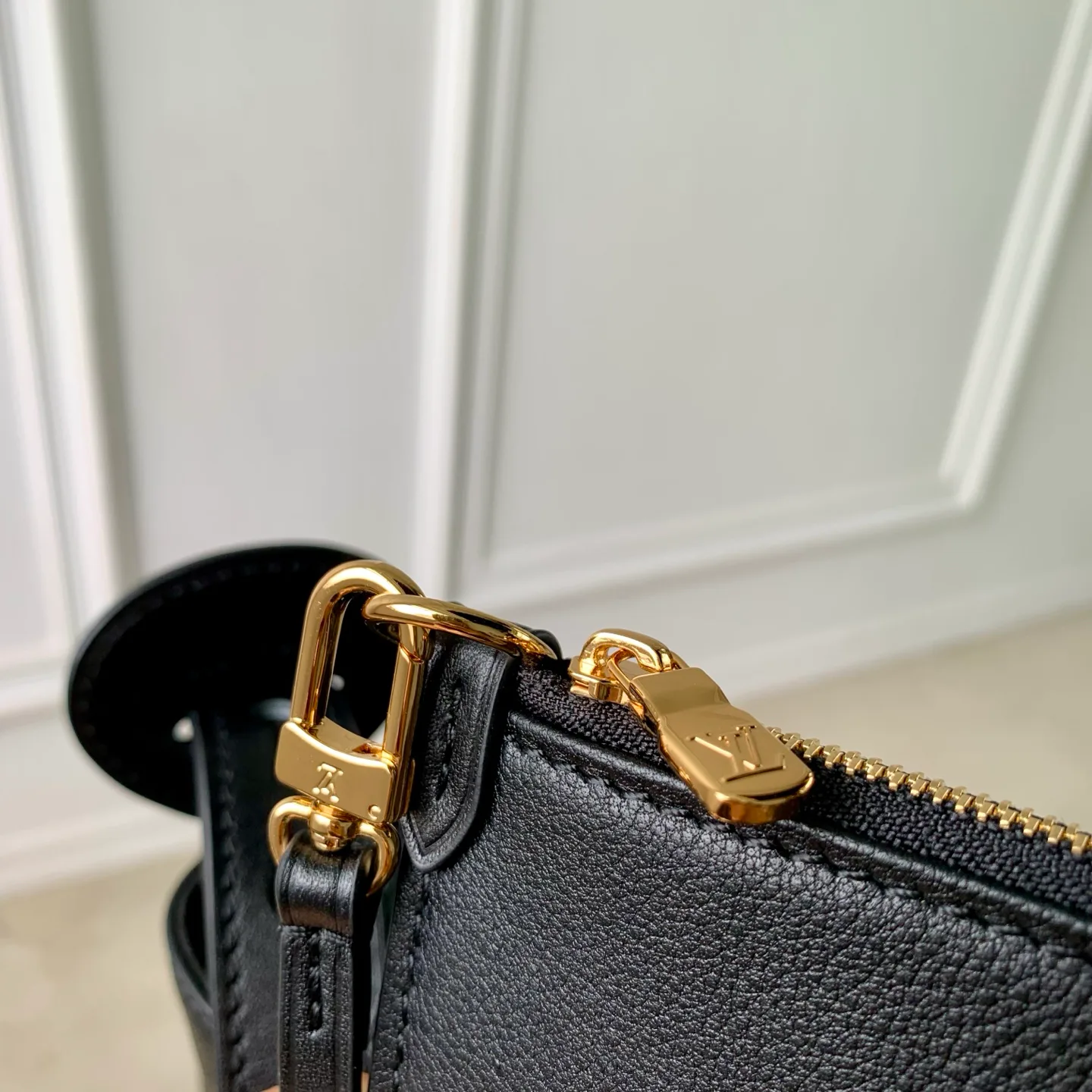 Классические Сумки Женские Louis Vuitton 18147457