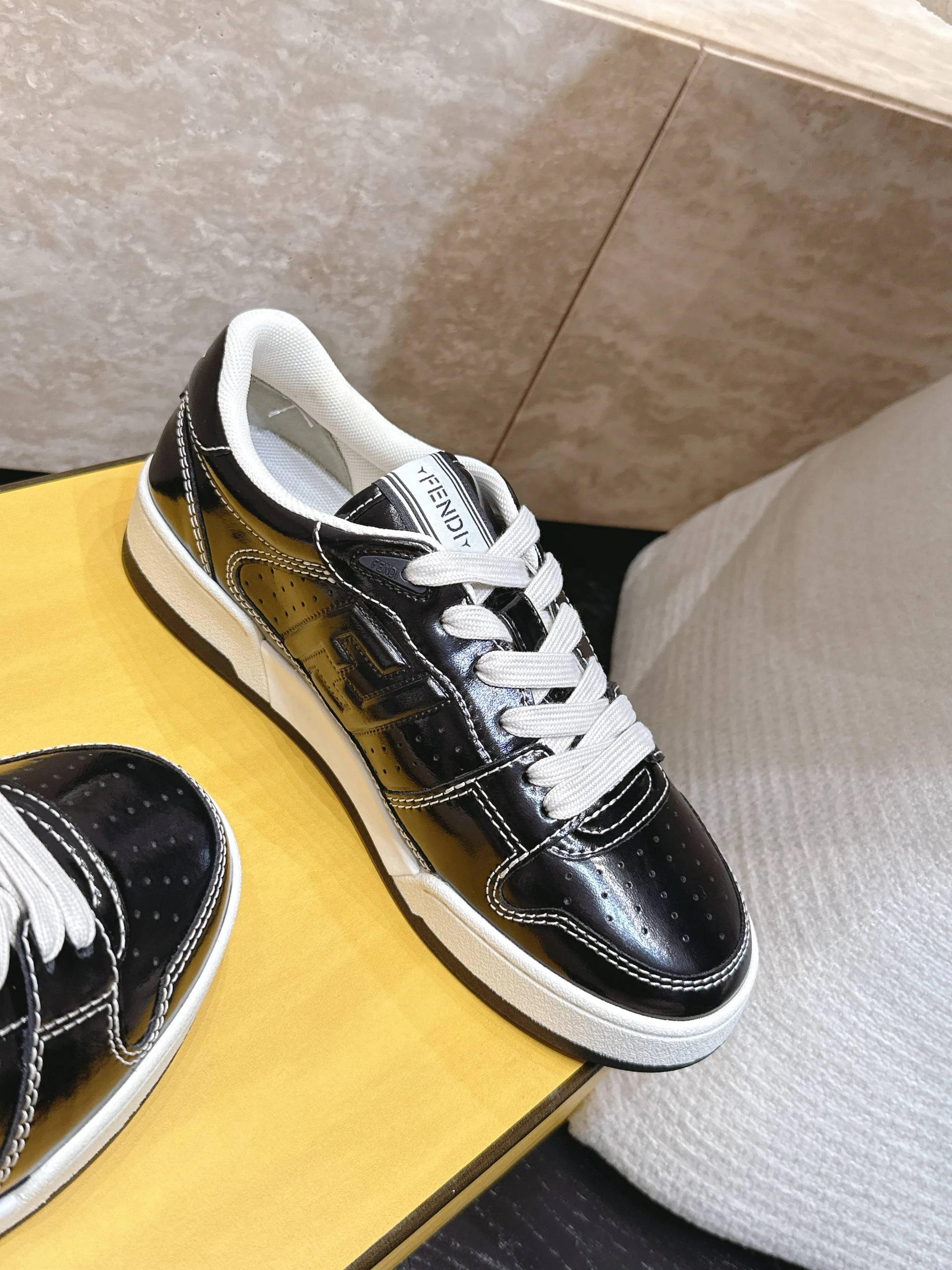 Кроссовки Женские Fendi 17682041