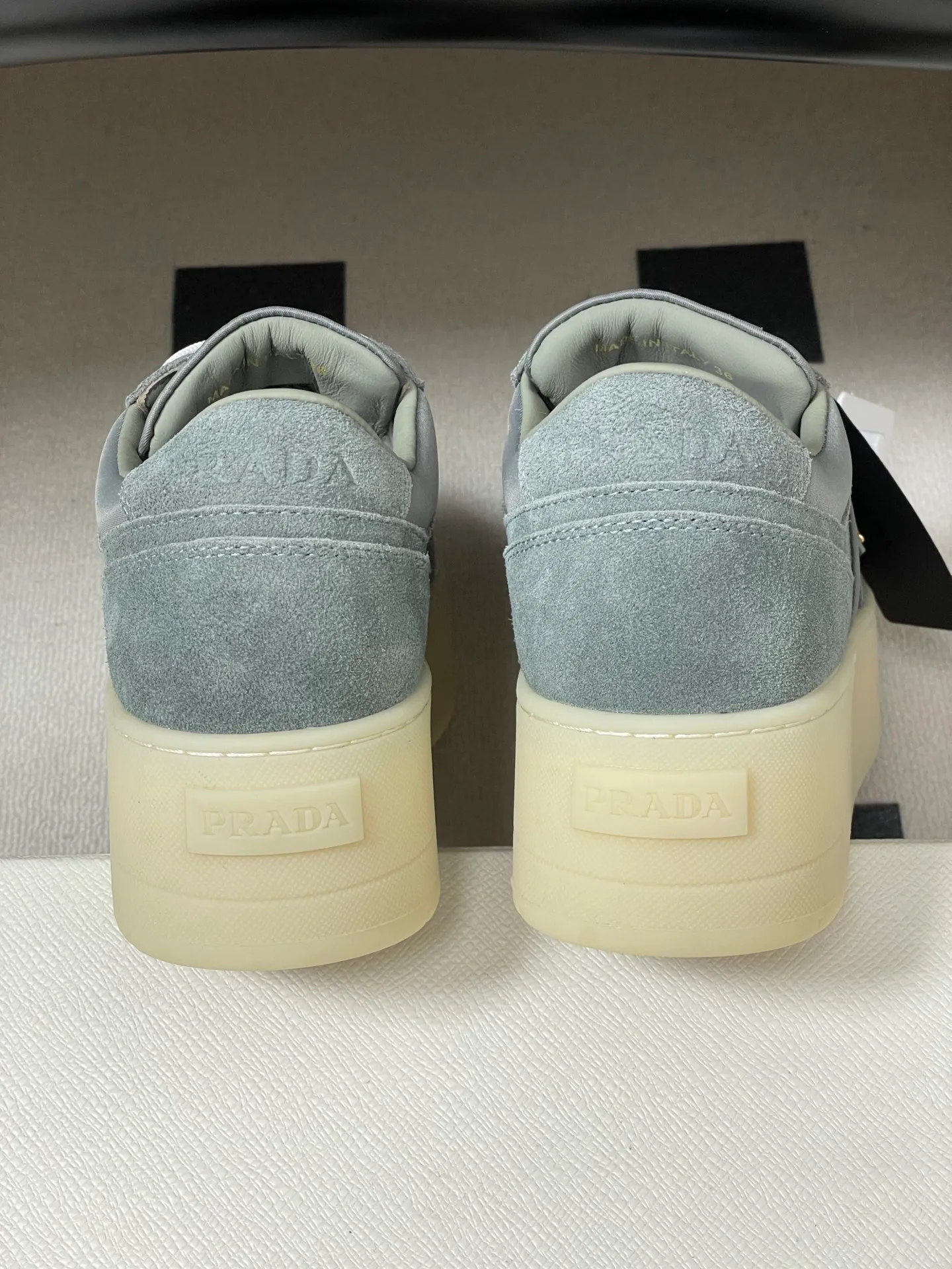 Кроссовки Женские Prada 12810943