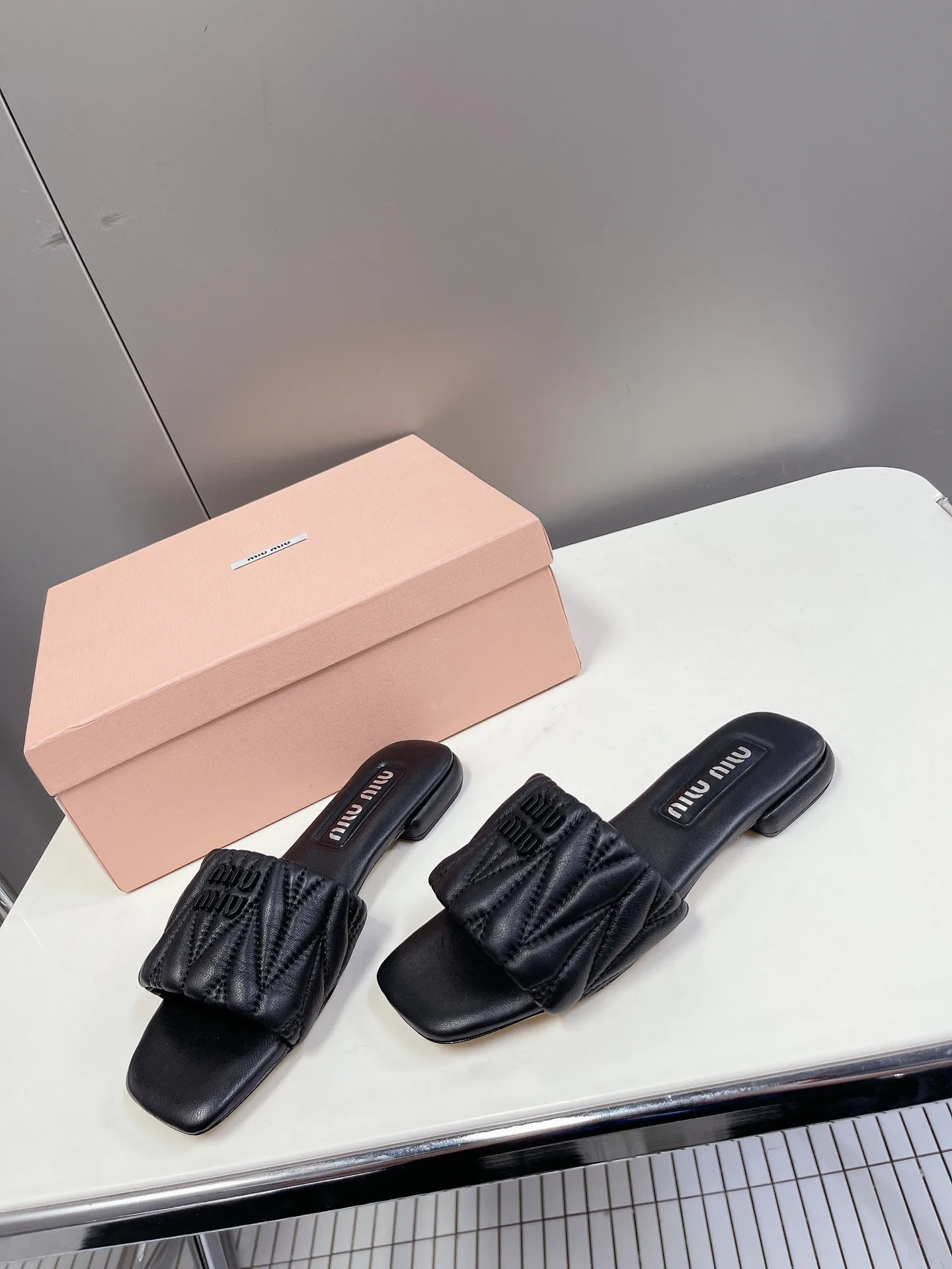 Шлепанцы Женские Miu Miu 13561765
