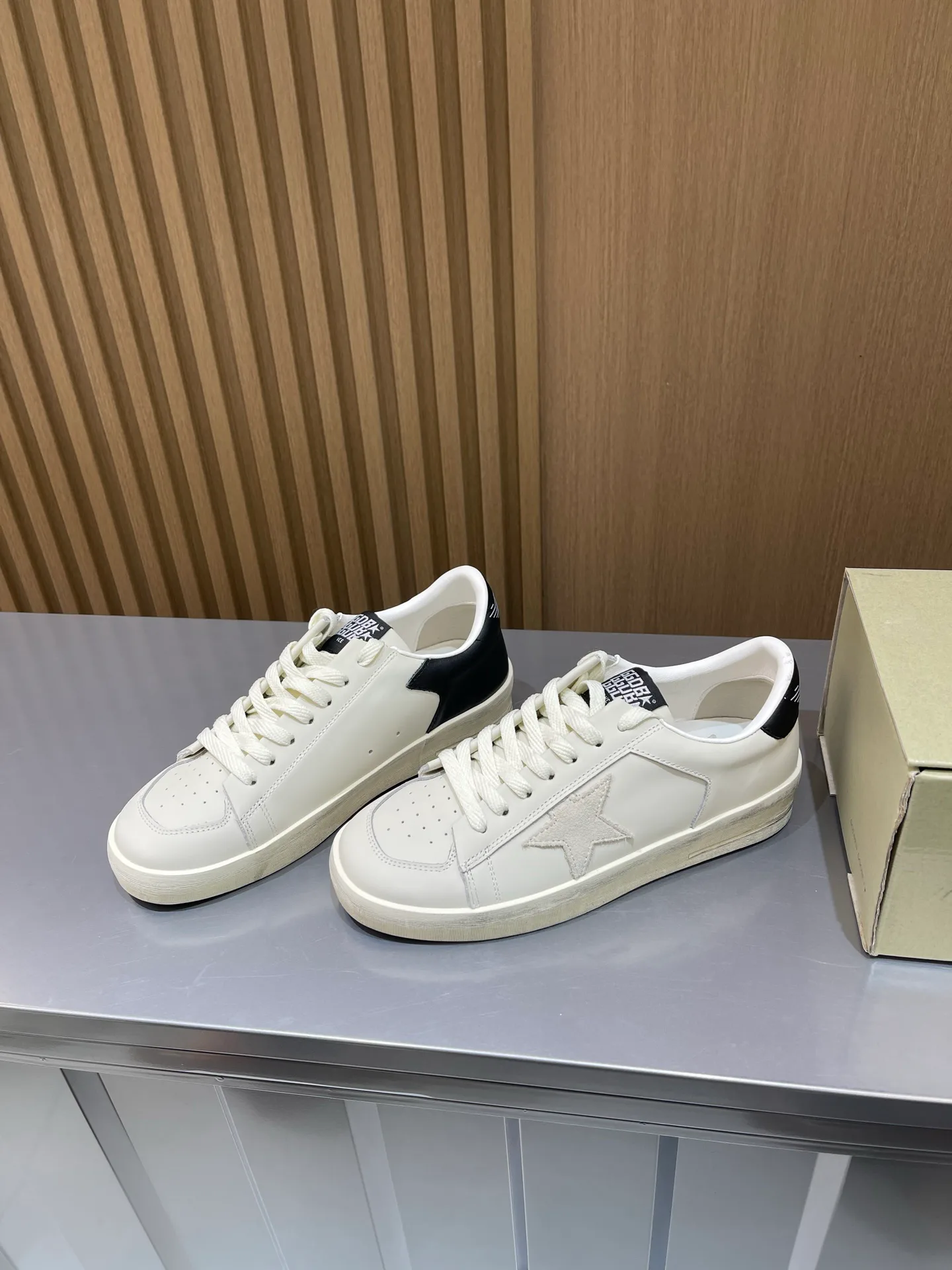 Кроссовки Женские Golden Goose 19466427
