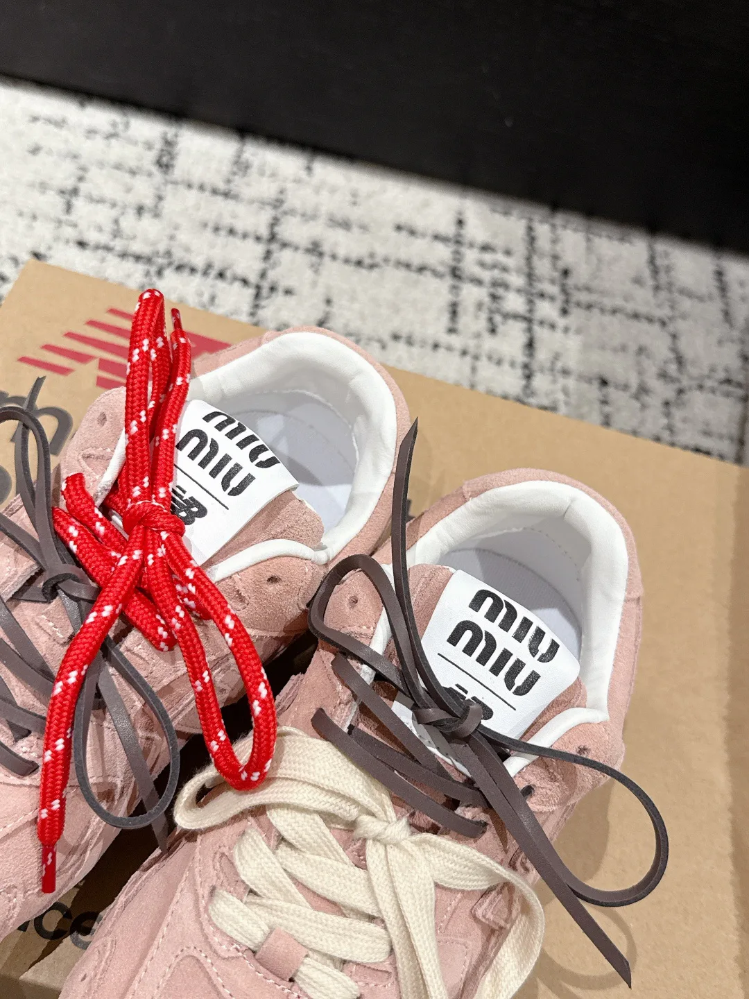 Кроссовки Женские Miu Miu 18409630