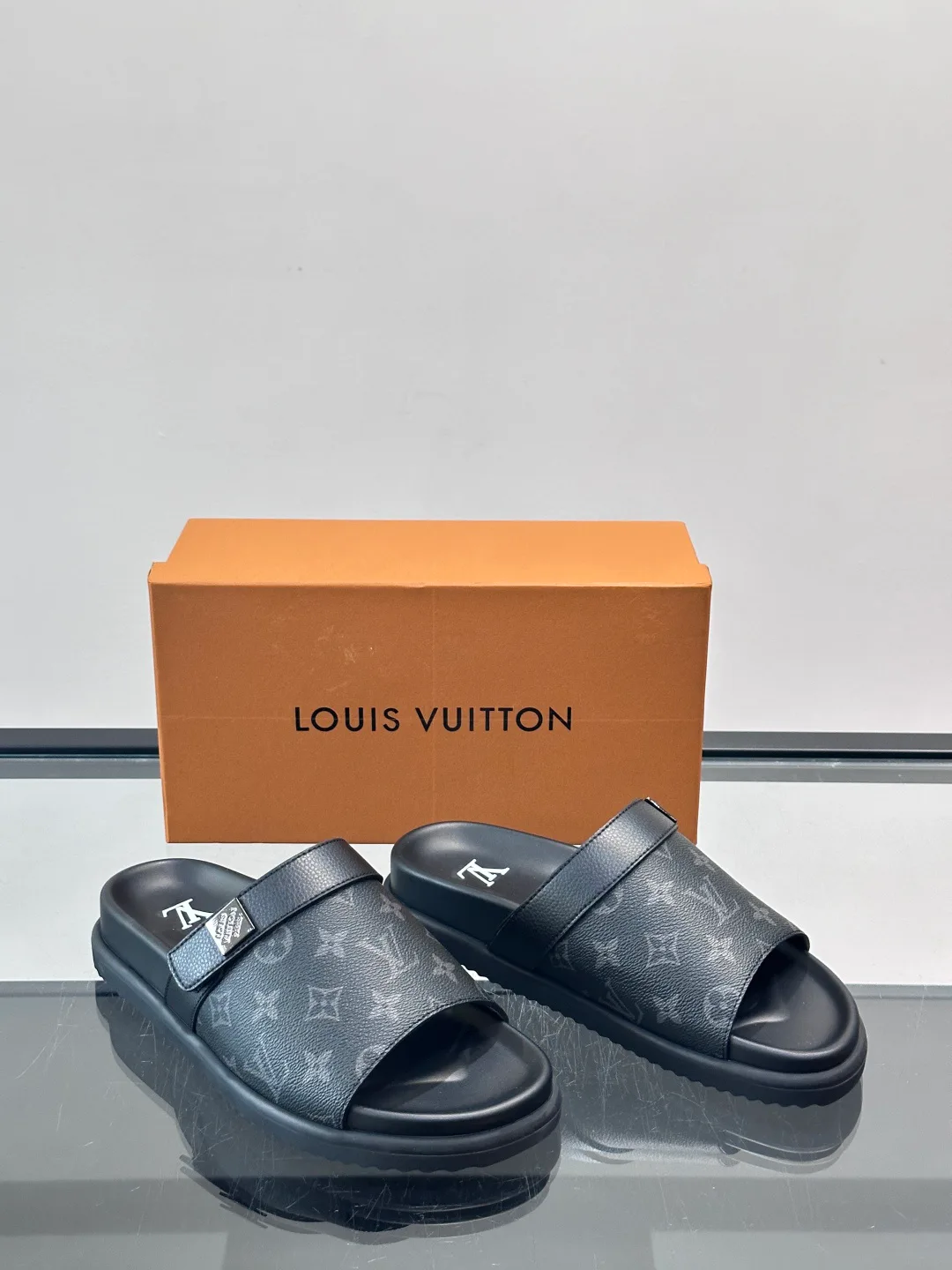 Шлепанцы Мужские Louis Vuitton 13353079