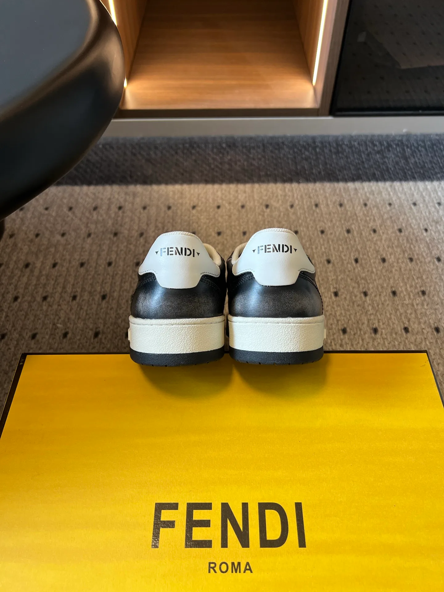 Кроссовки Женские Fendi 18121016