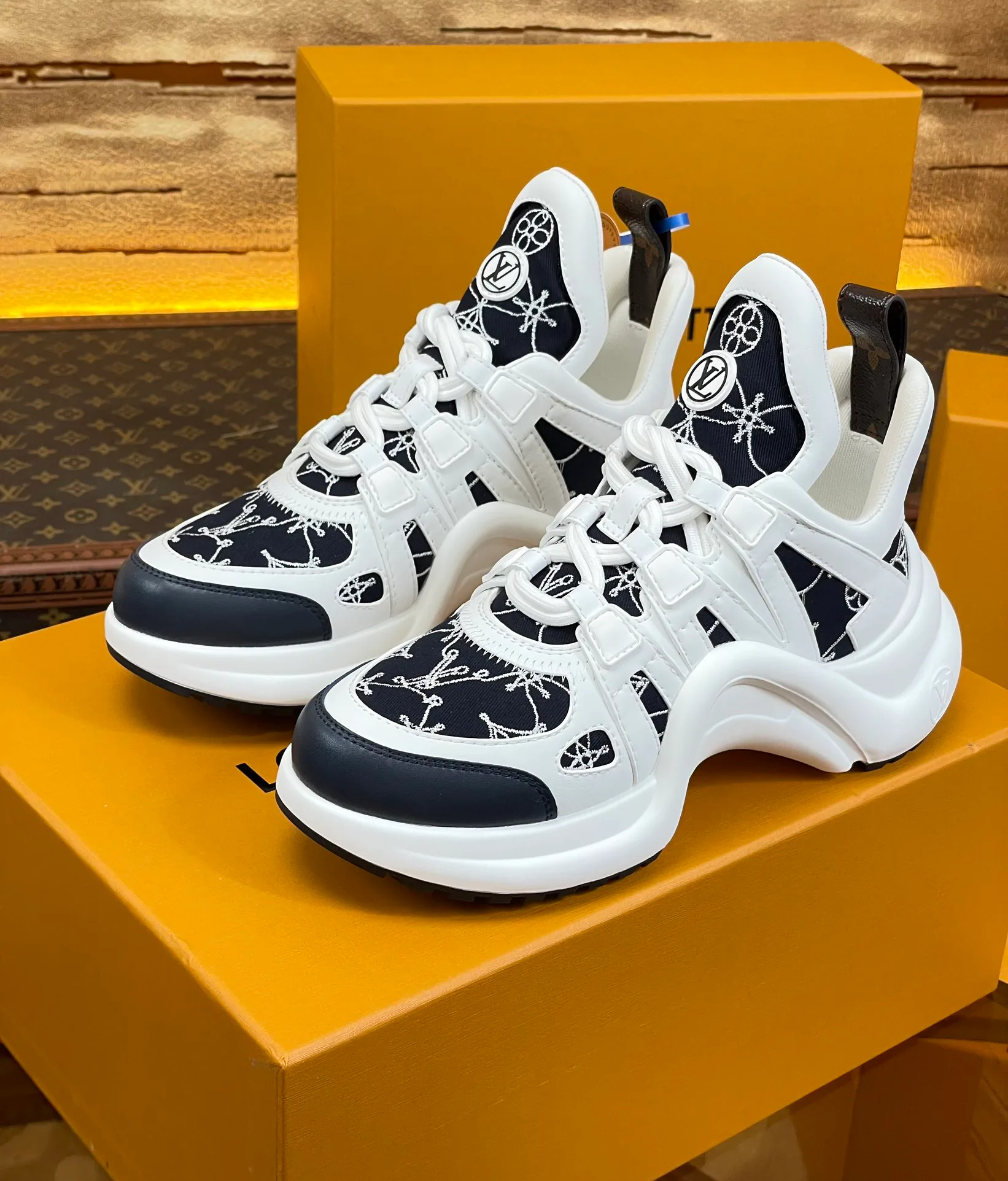 Кроссовки Женские Louis Vuitton 17374