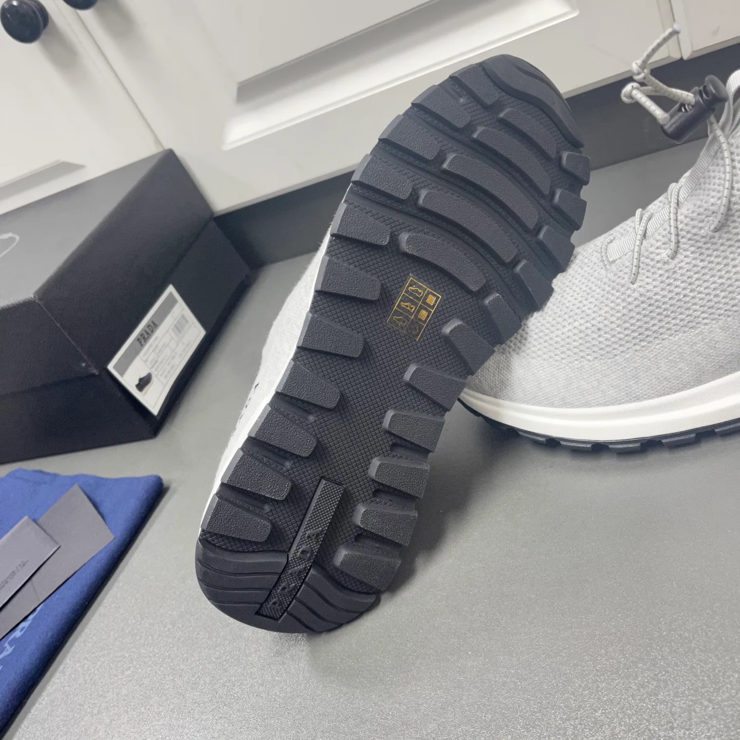 Кроссовки Мужские Prada 24211