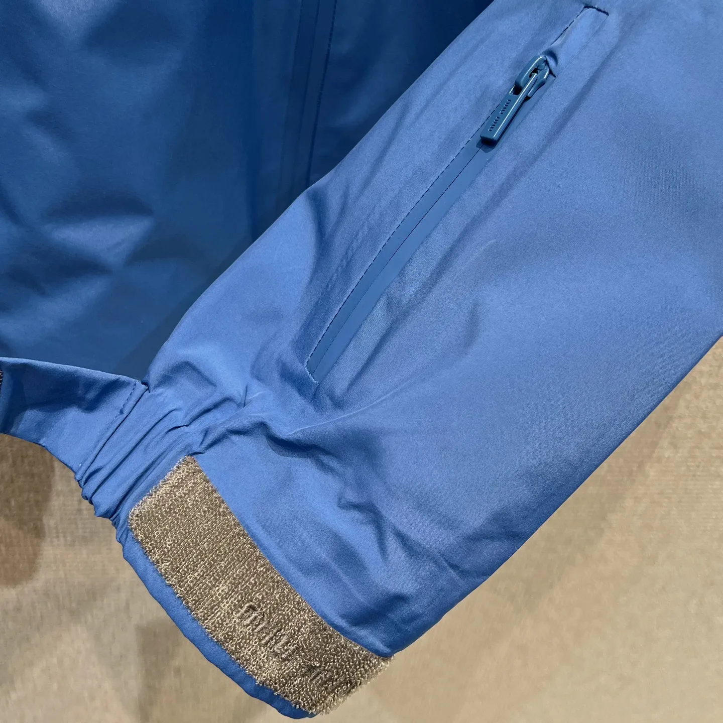 Куртки И Пуховики Женские Miu Miu 10655684