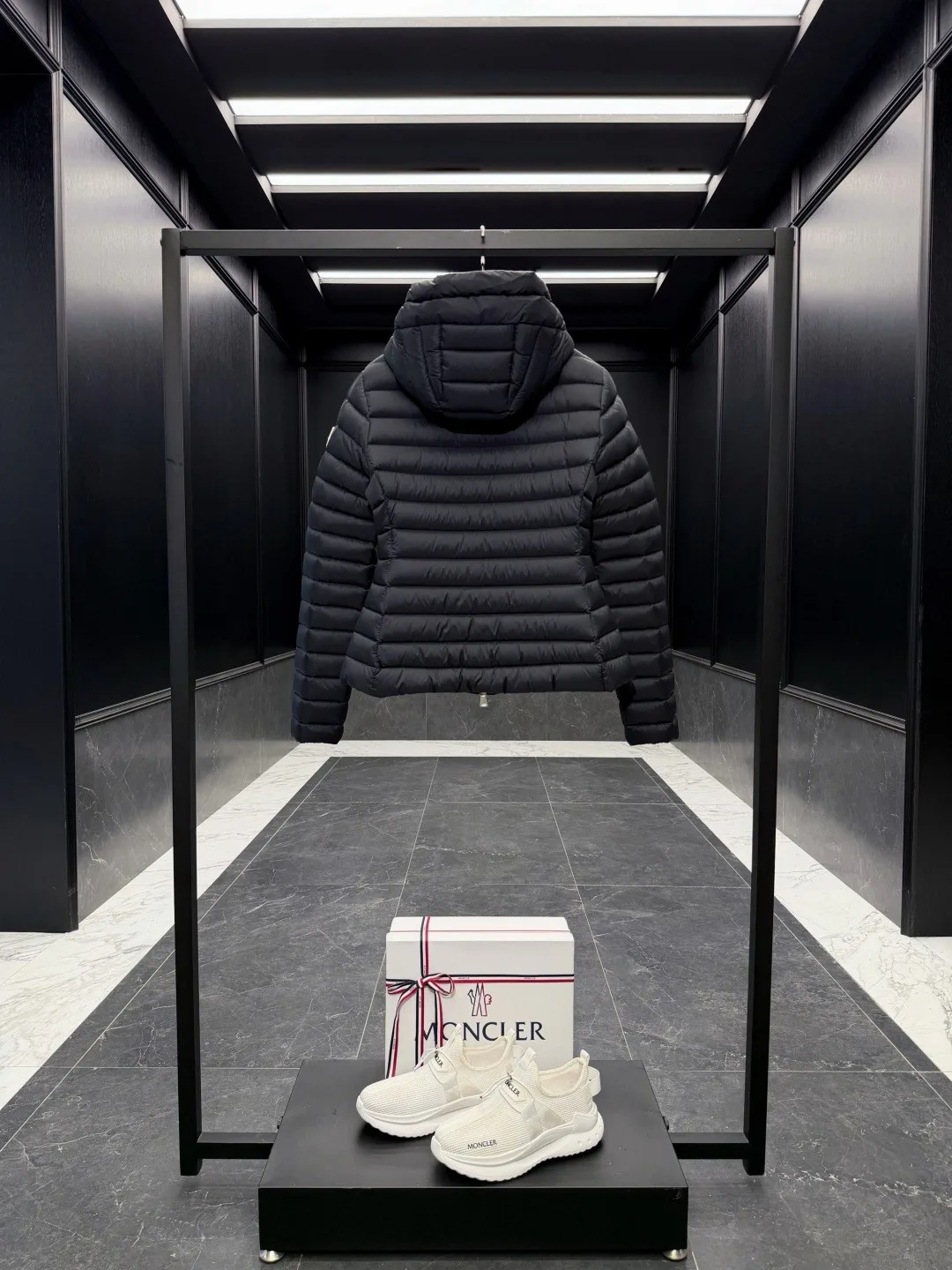 Куртки И Пуховики Женские Moncler 18129792