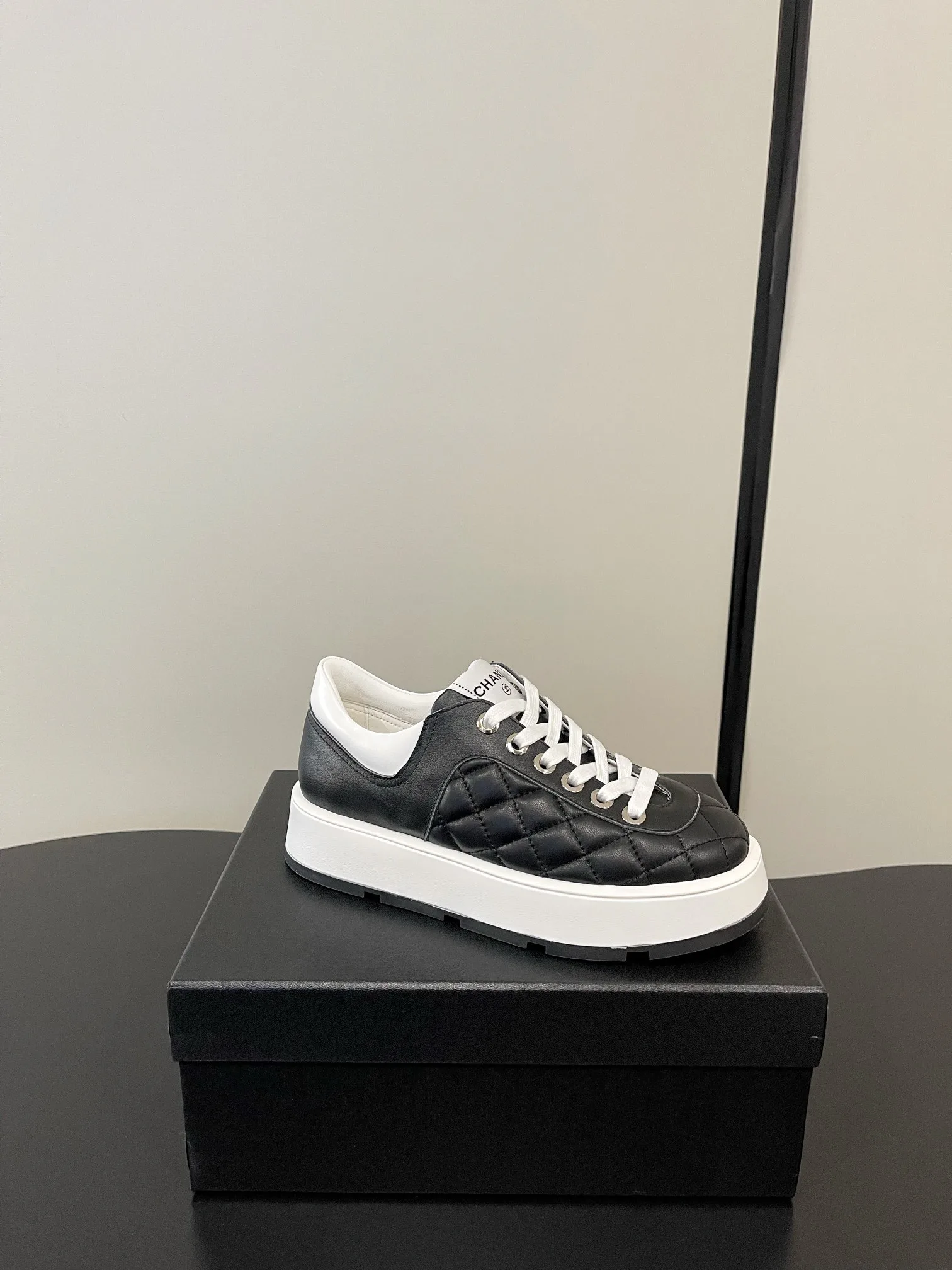 Кроссовки Женские Chanel 1761631