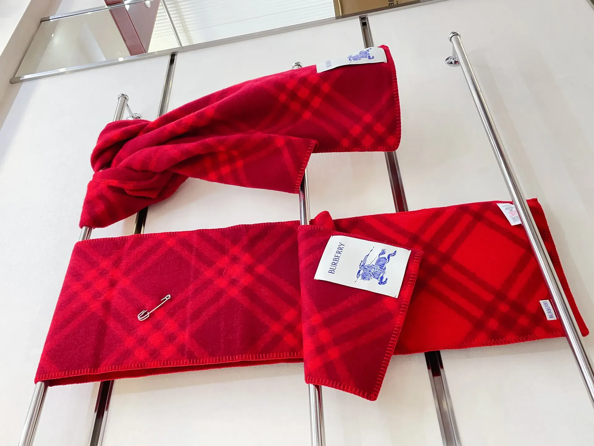 Шарфы Burberry 136865